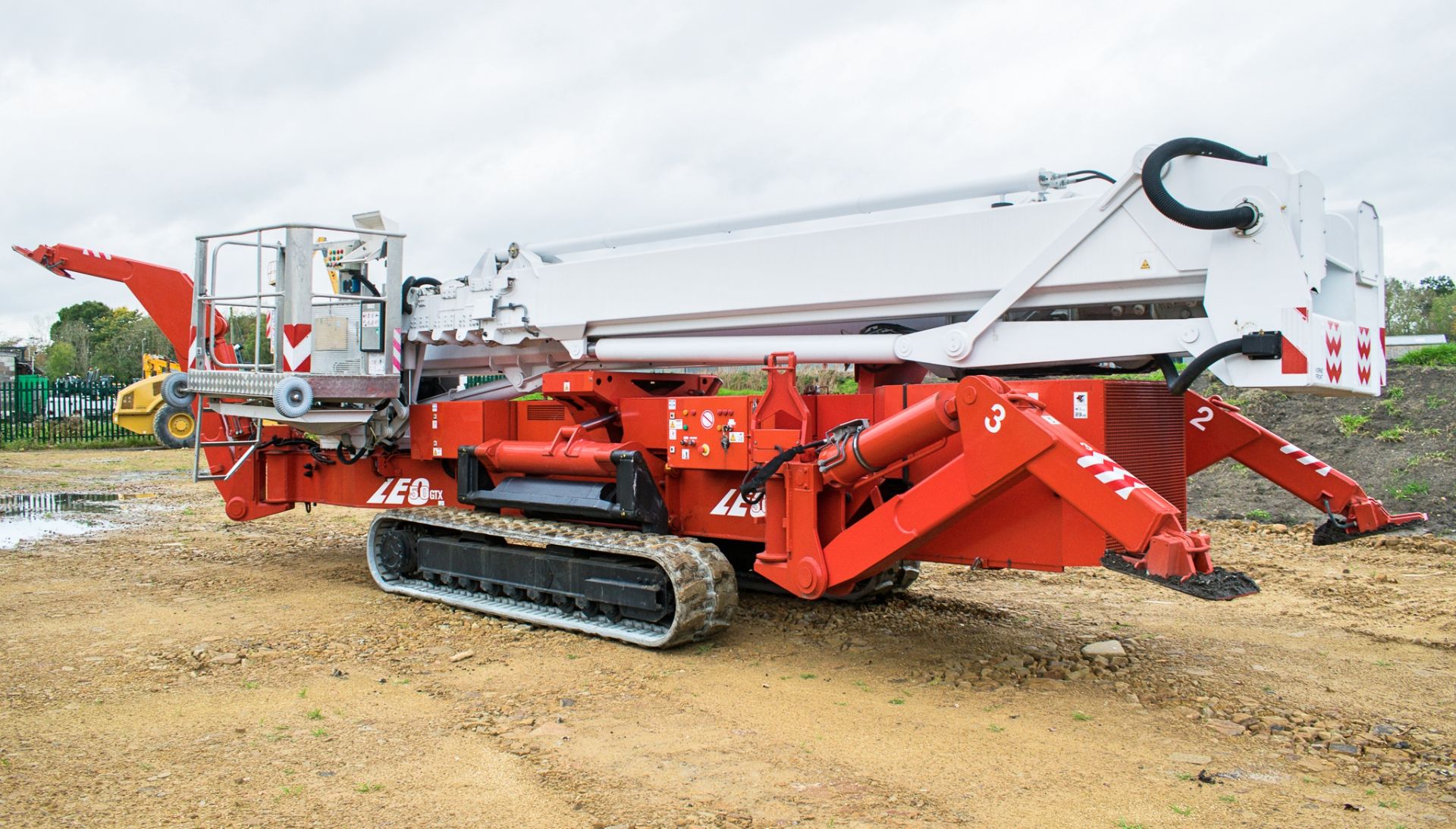 Teupen Leo 50 GTX 50 metre rubber tracked aerial platform Year: 2008 S/N: 140740 Recorded Hours: - Image 3 of 39