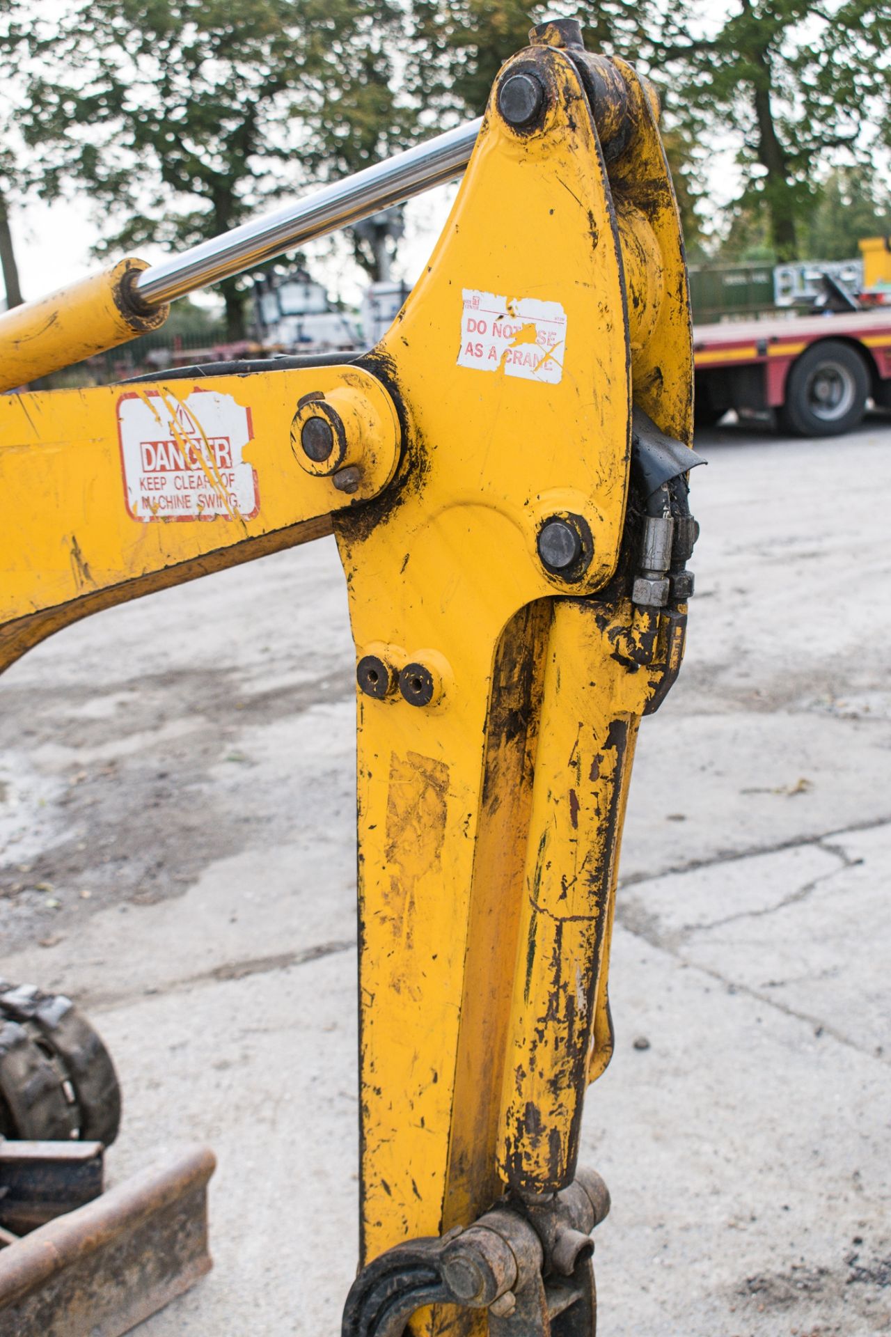 JCB 8008 0.75 tonne rubber tracked micro excavator Year: 2005 S/N:  Recorded Hours: 2838 blade, - Image 11 of 19