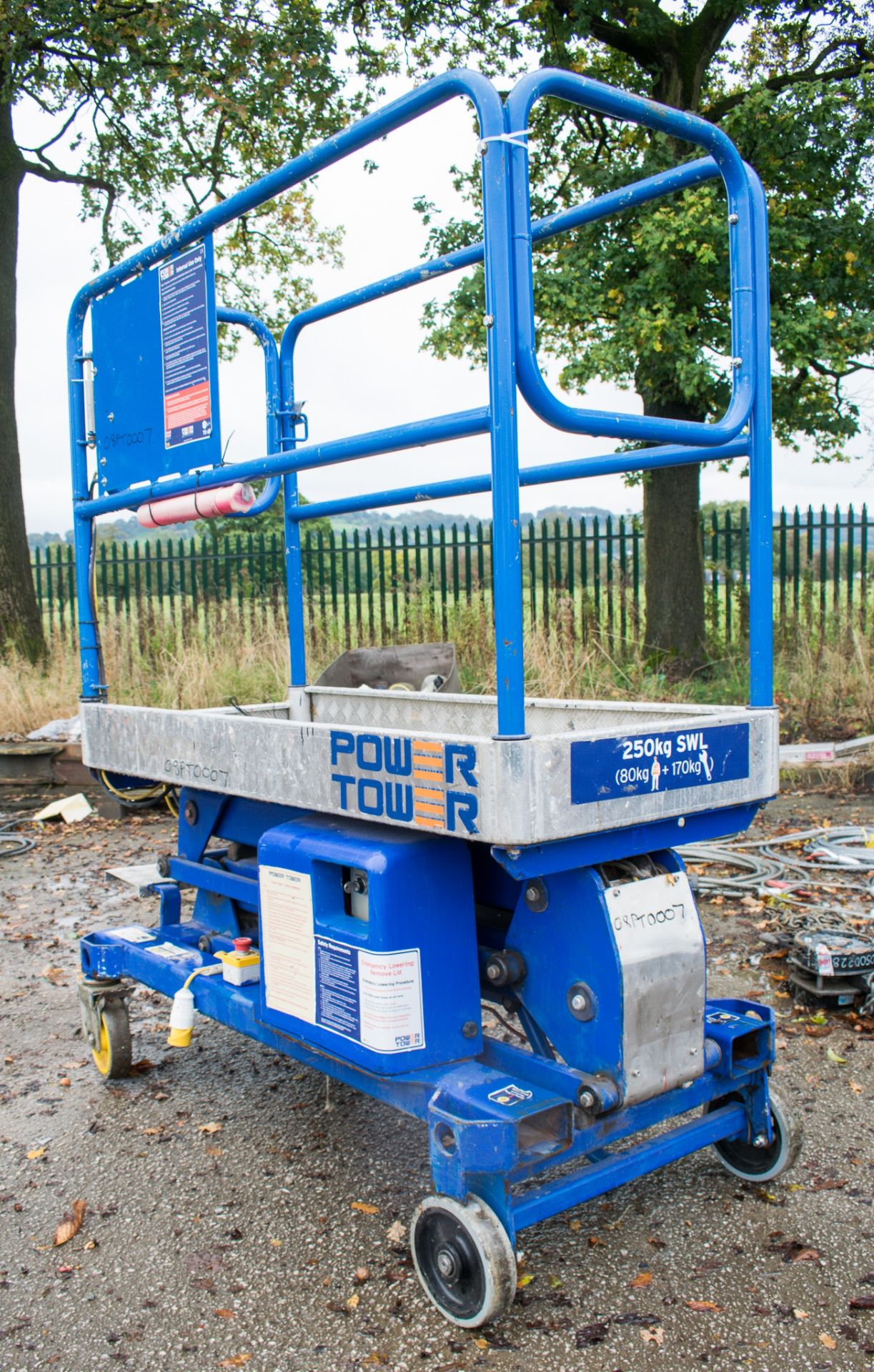 Power Tower push along battery electric scissor lift Year: 2007 08PT0007 - Image 3 of 6