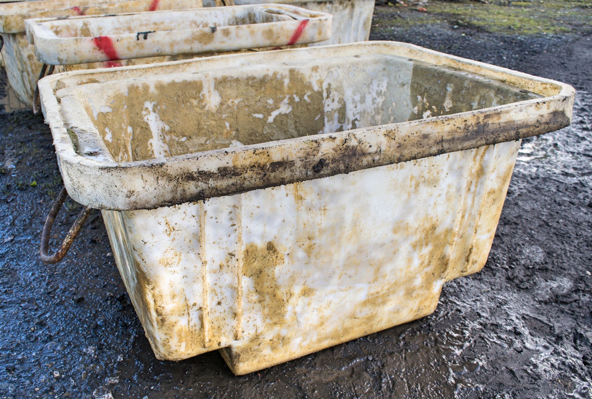 Plastic mortar tub