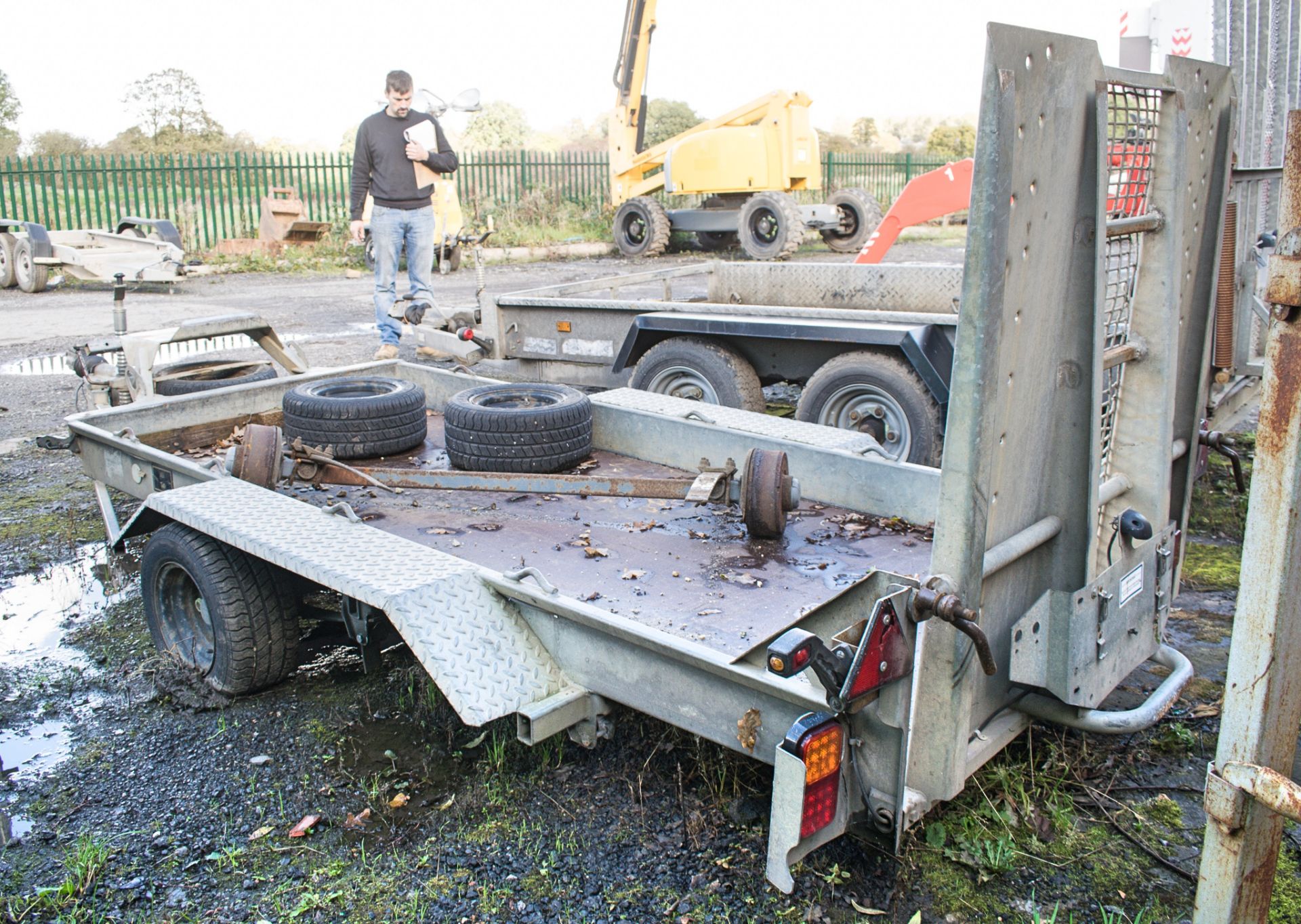 Ifor Williams GH94 9 ft x 4 ft tandem axle plant trailer  * Axle damaged * - Image 2 of 2