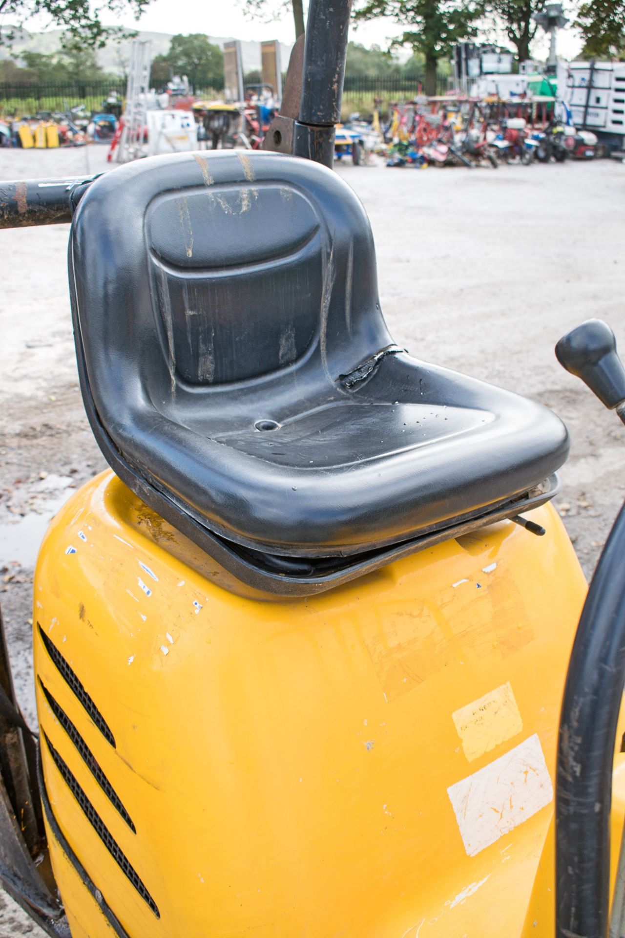 JCB 8008 0.75 tonne rubber tracked micro excavator Year: 2005 S/N:  Recorded Hours: 2838 blade, - Image 14 of 19