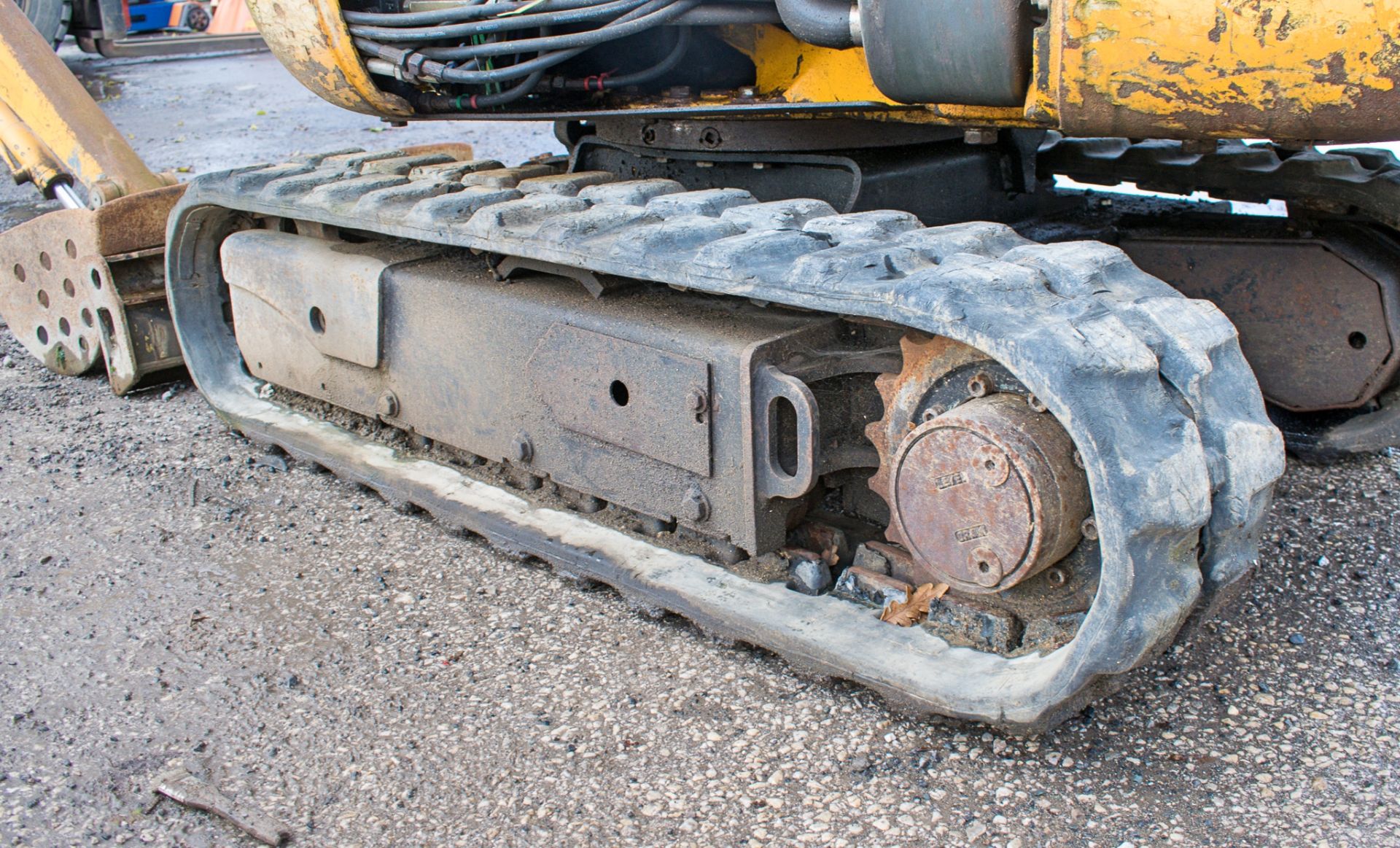 JCB 801.4 1.5 tonne rubber tracked excavator Year: 2006 S/N: 56717 blade, piped & 1 bucket ** Sold - Image 9 of 17