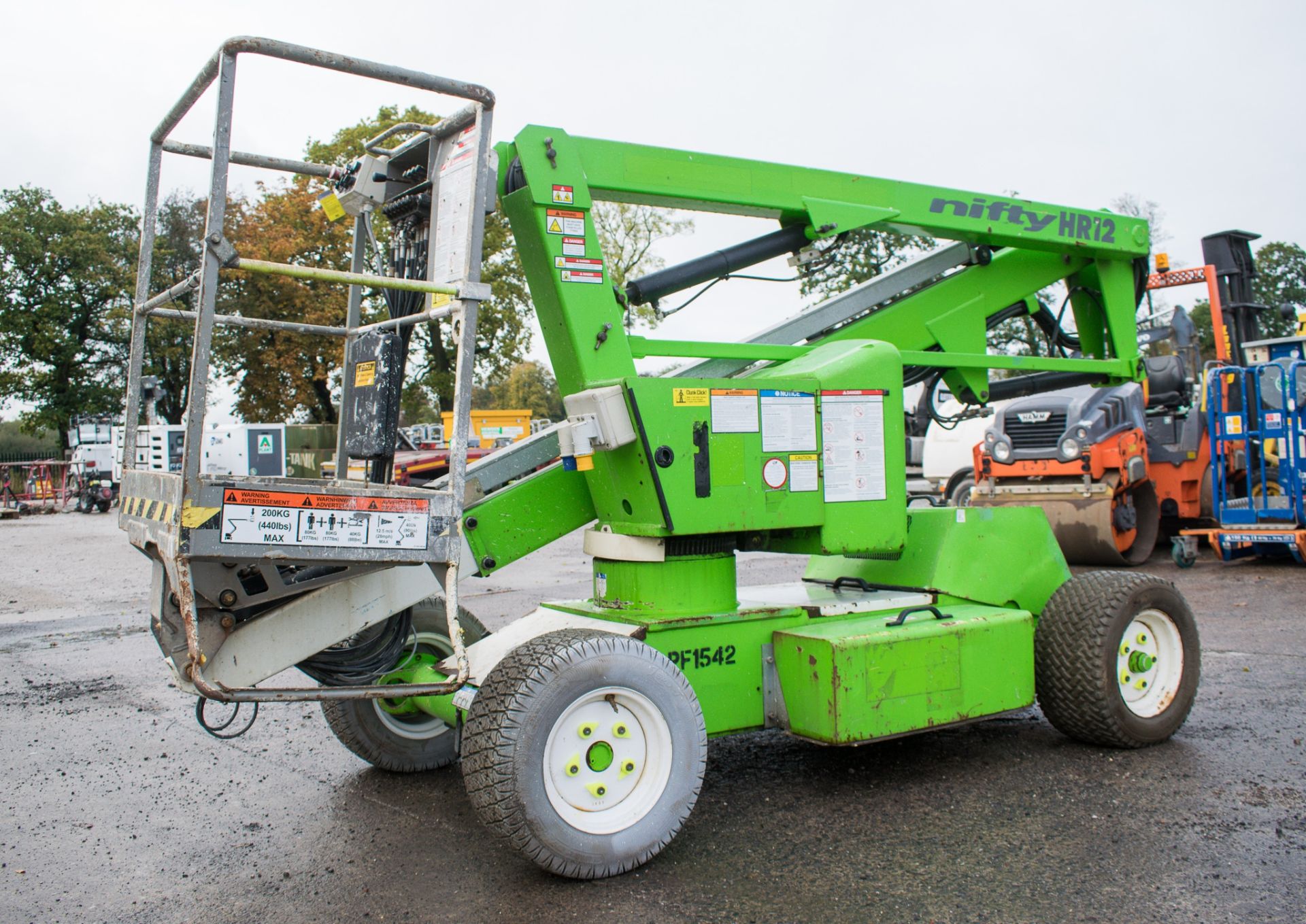 Nifty HR12 HDE diesel electric articulated boom lift Year: 2012 S/N: 23514 PF1542 - Bild 2 aus 14