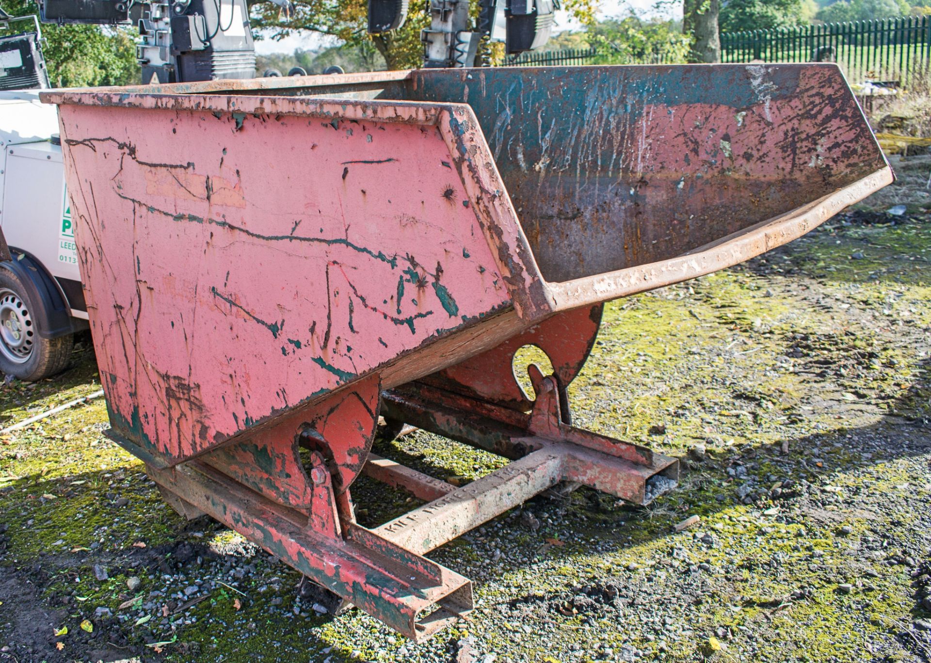 Steel tipping skip A622943