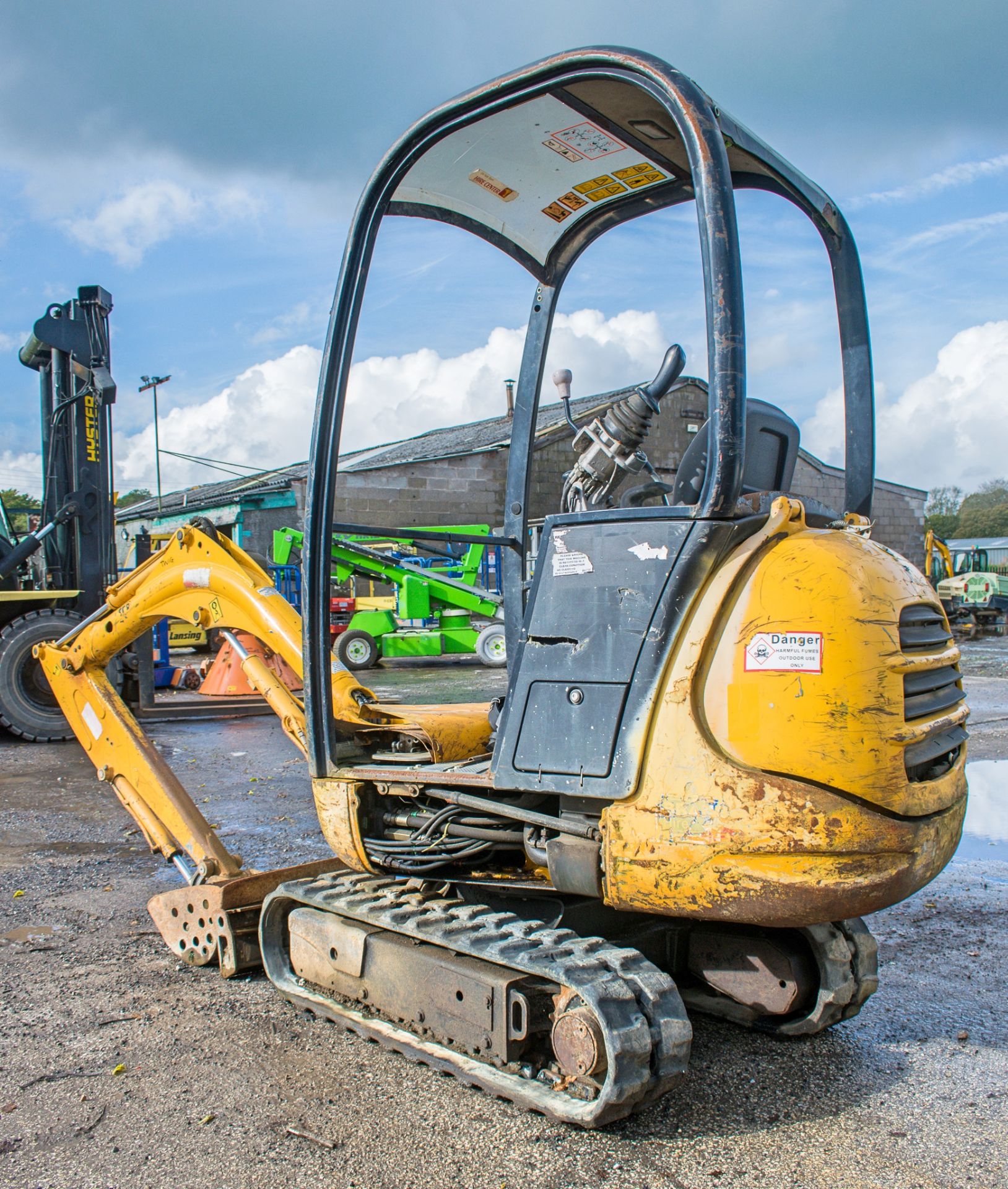JCB 801.4 1.5 tonne rubber tracked excavator Year: 2006 S/N: 56717 blade, piped & 1 bucket ** Sold - Image 3 of 17