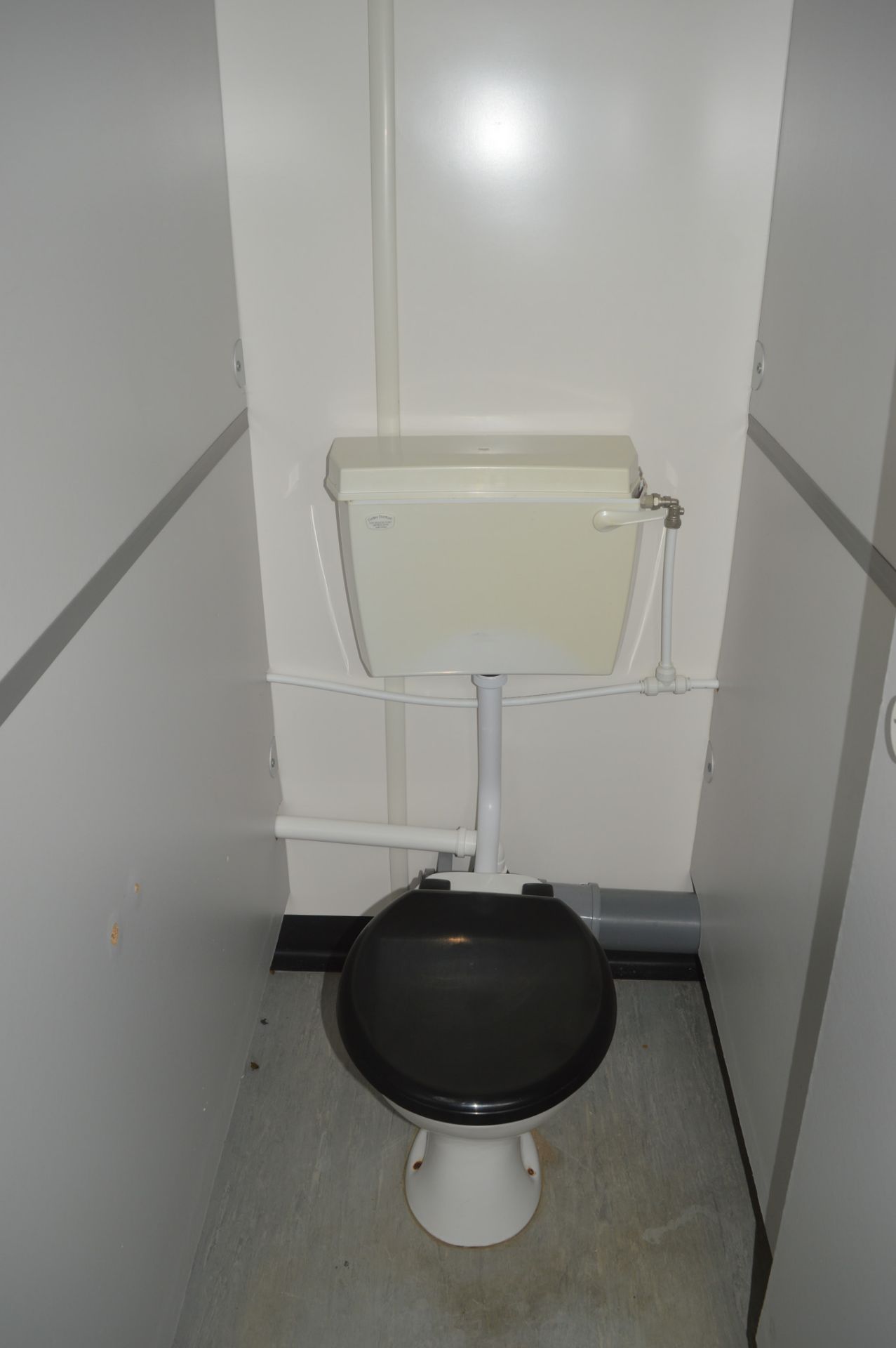 12 ft x 8 ft jack leg steel anti vandal toilet block  Comprising 2 cubicle toilets, 2 urinals and - Image 7 of 8
