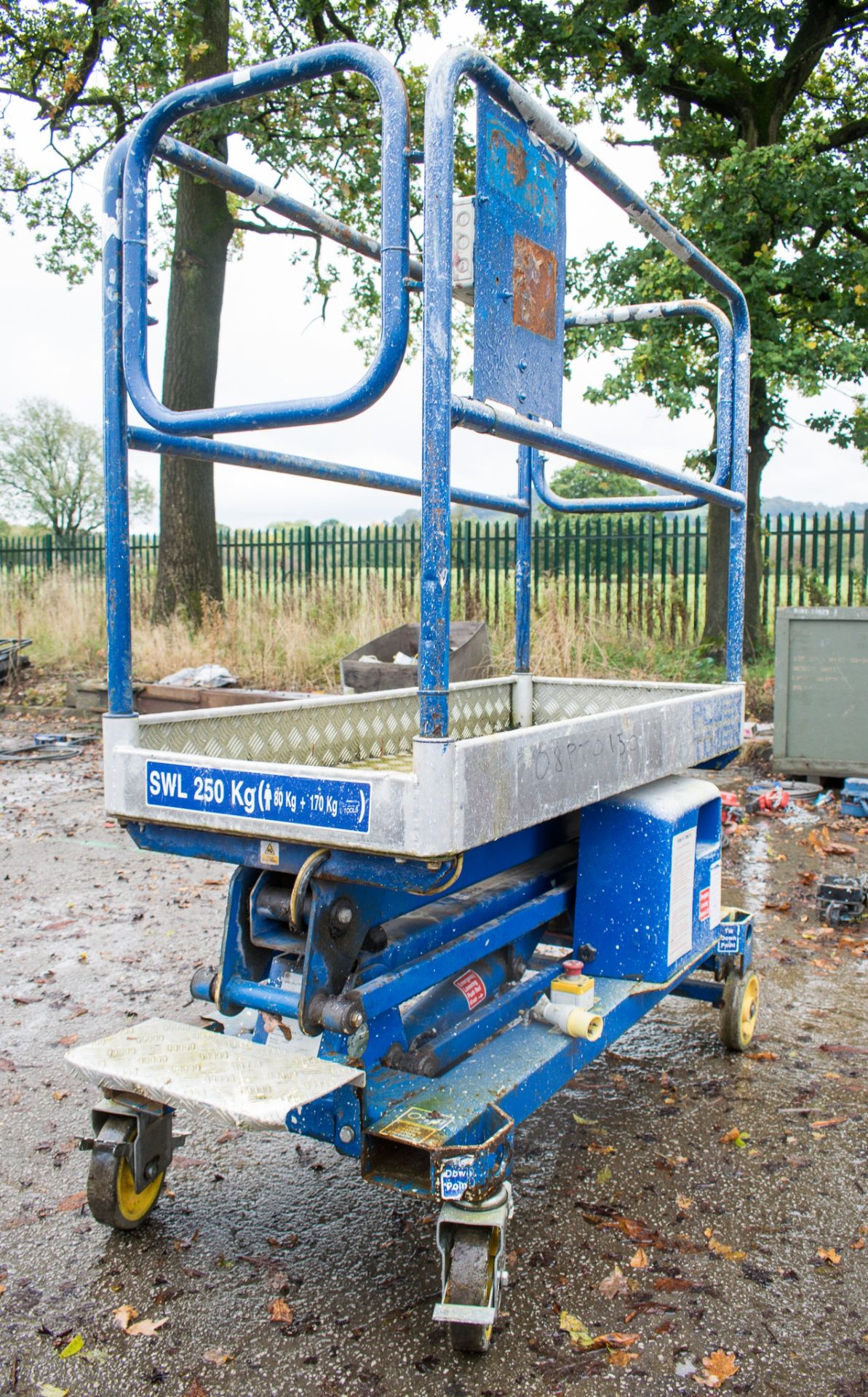 Power Tower push along battery electric scissor lift Year: 2010 08PT0150 - Image 2 of 6