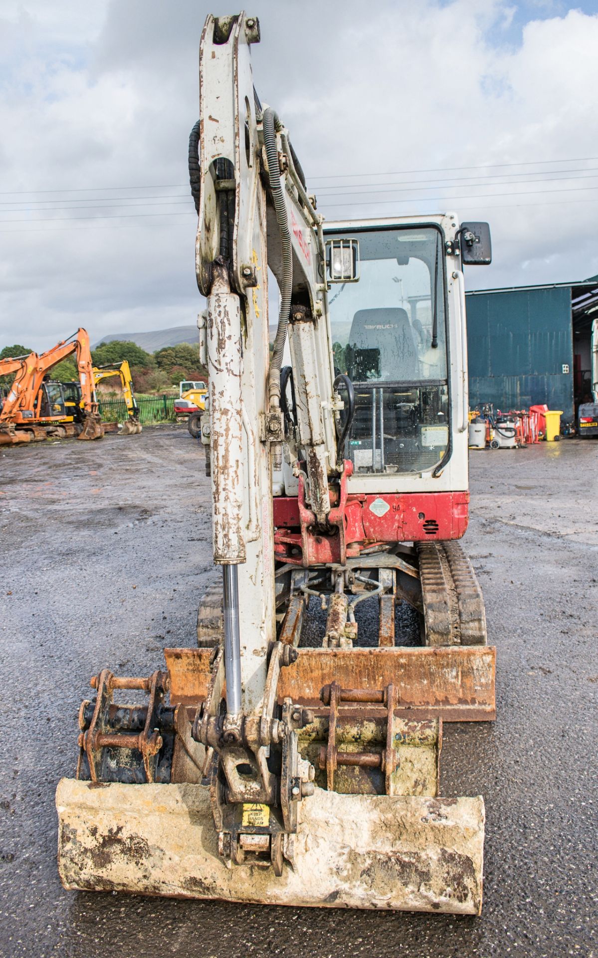 Takeuchi TB228 2.8 tonne rubber tracked mini excavator Year: 2012 S/N: 122801768 Recorded Hours: Not - Image 5 of 18