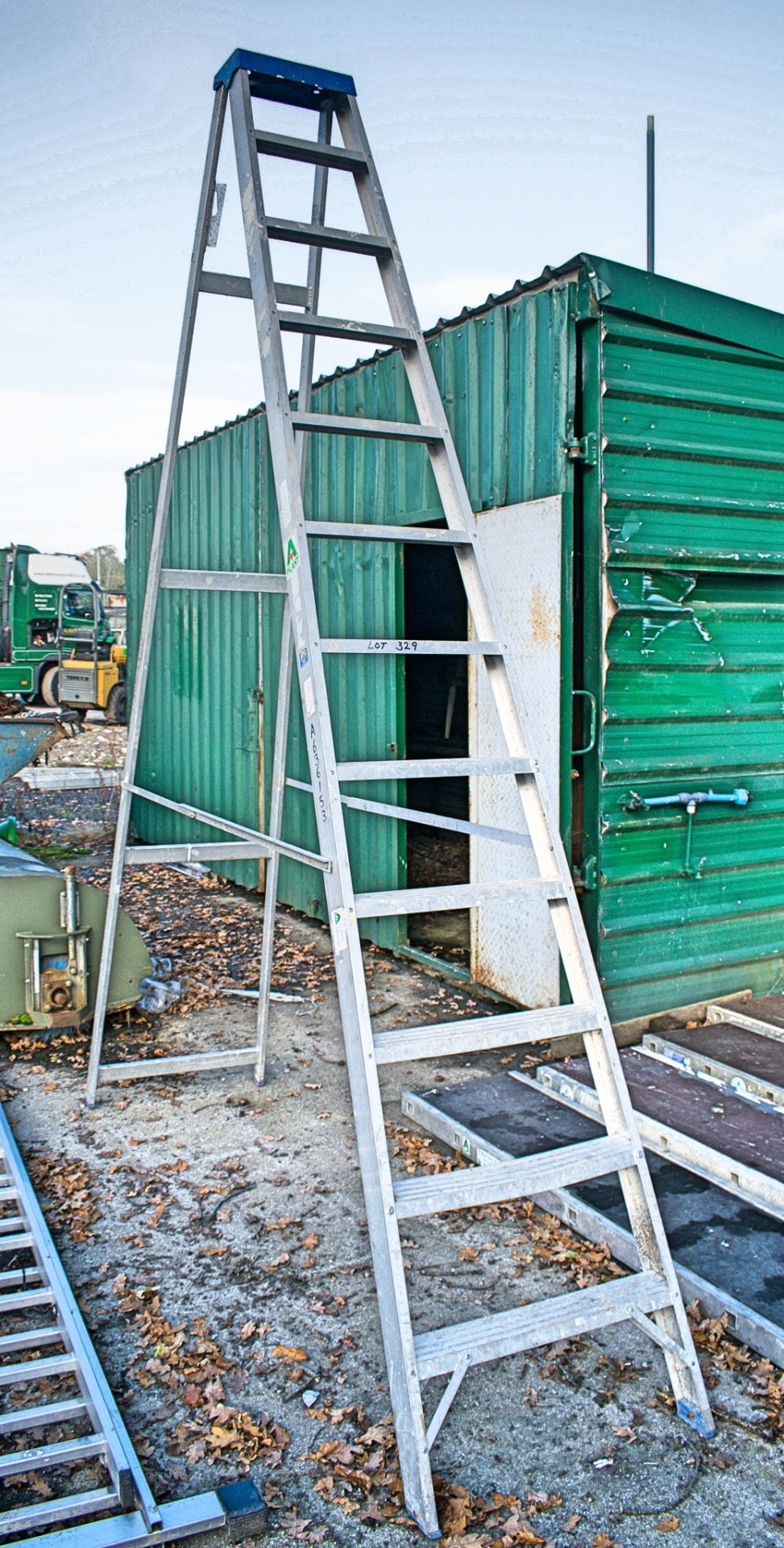 12 stage aluminium ladder A636153