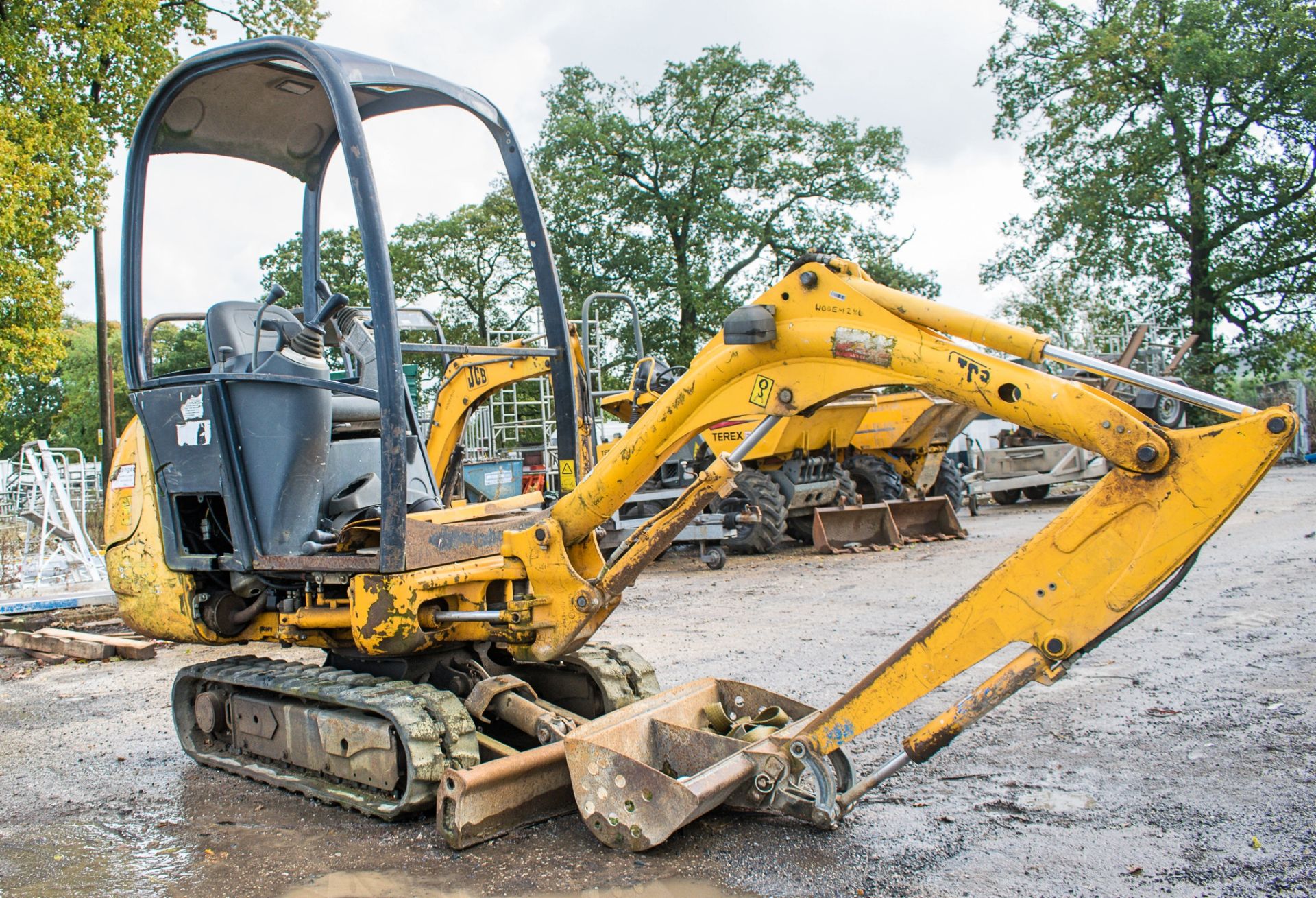 JCB 801.4 1.5 tonne rubber tracked excavator Year: 2006 S/N: 56717 blade, piped & 1 bucket ** Sold - Image 2 of 17