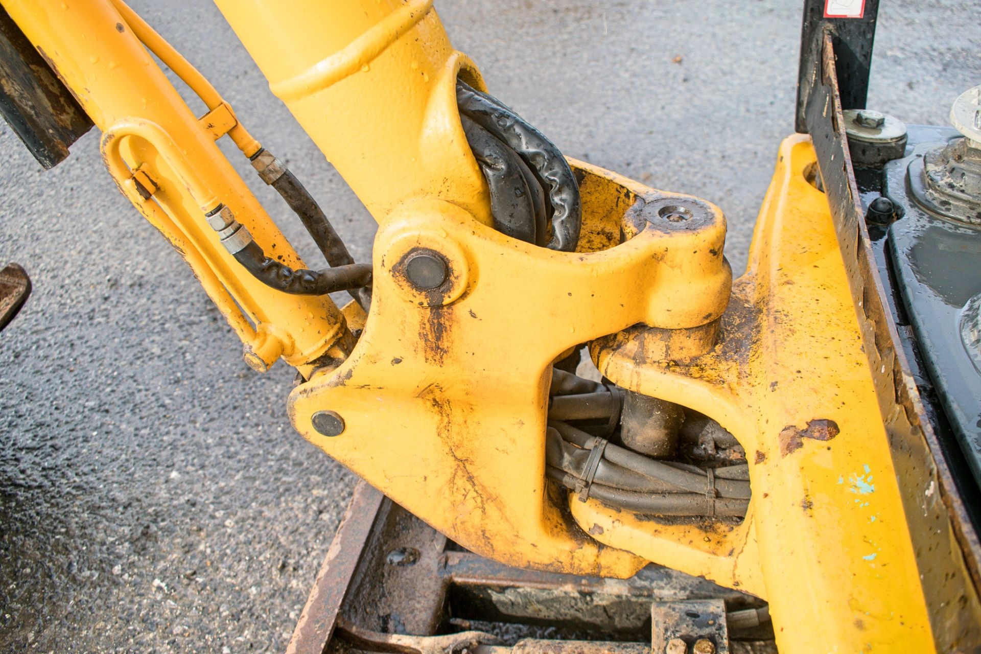 JCB 801.4 1.5 tonne rubber tracked mini excavator Year: 2008 S/N: 285989 Recorded hours: 1261 blade, - Image 14 of 18