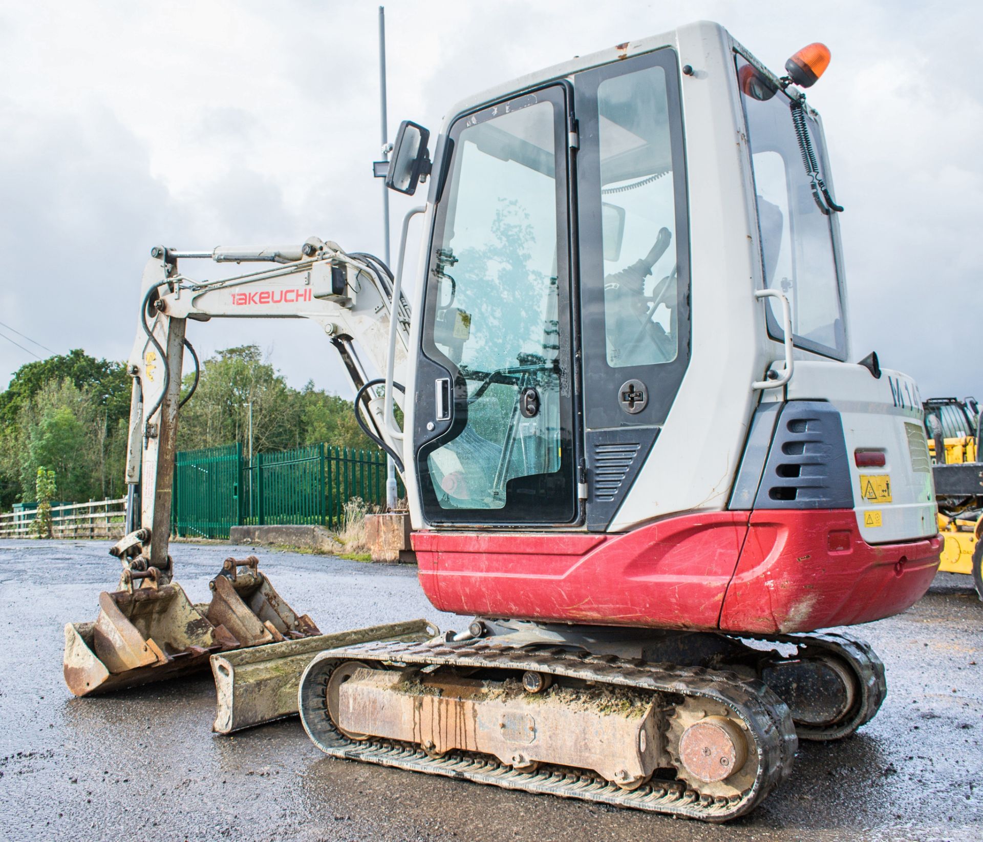 Takeuchi TB228 2.8 tonne rubber tracked mini excavator Year: 2012 S/N: 122801768 Recorded Hours: Not - Image 3 of 18