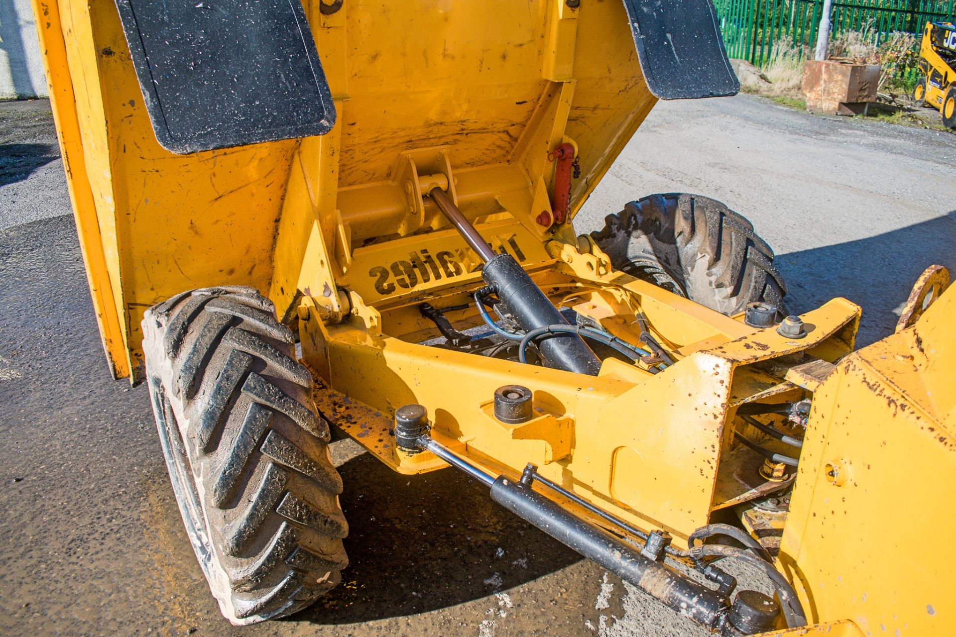 Thwaites 3 tonne straight skip dumper  Year: 2005 S/N: A5356 Recorded hours: 2523 1910 - Image 8 of 16