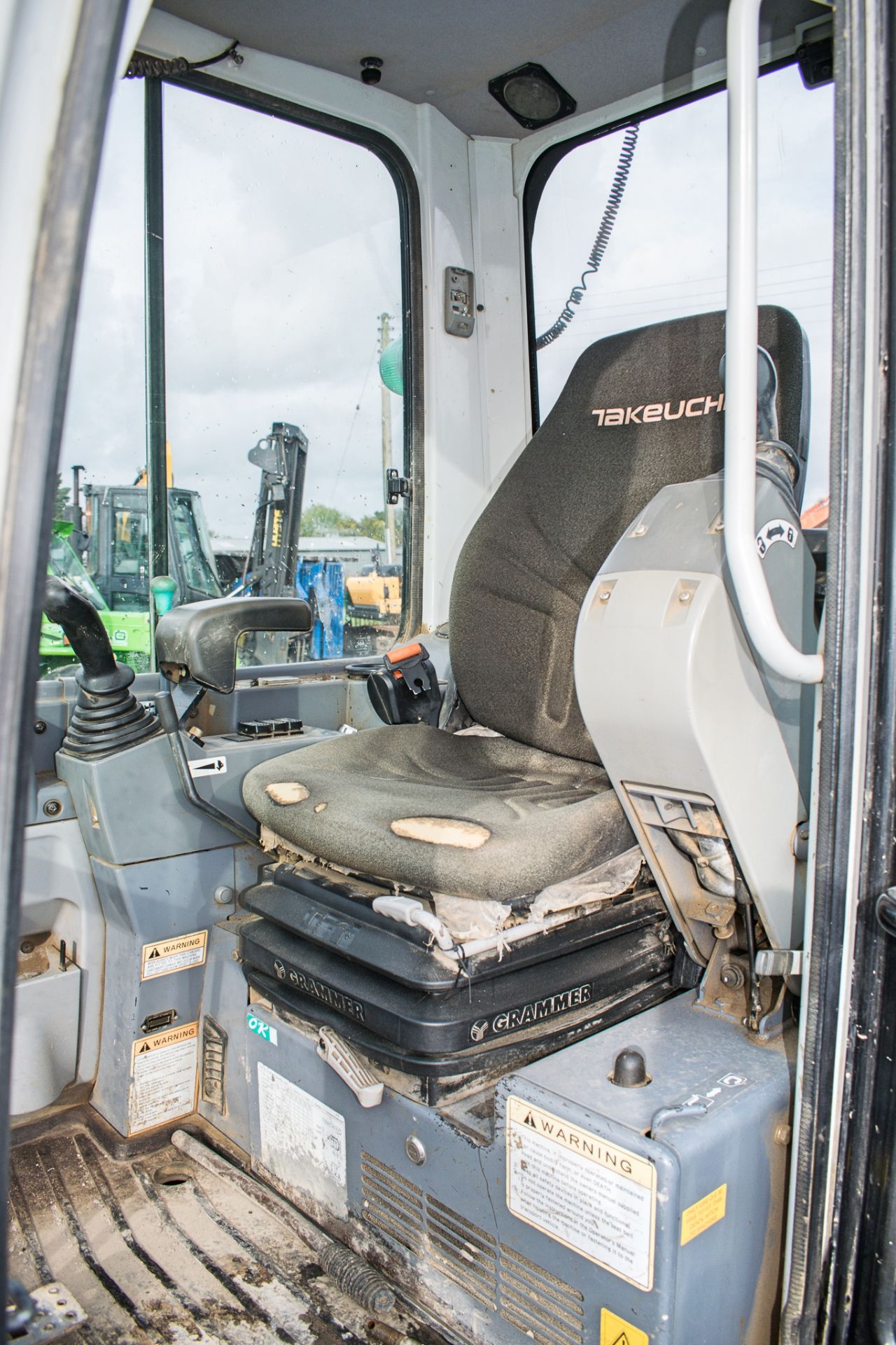 Takeuchi TB228 2.8 tonne rubber tracked mini excavator Year: 2012 S/N: 122801768 Recorded Hours: Not - Image 17 of 18