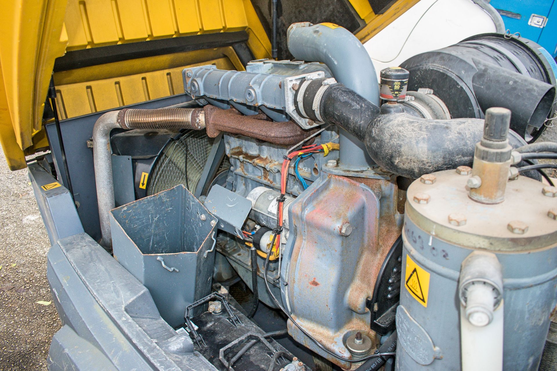 ATLAS COPCO XAS67 diesel driven mobile air compressor Year: 2008 S/N: 80711507 Recorded hours: - Image 3 of 4