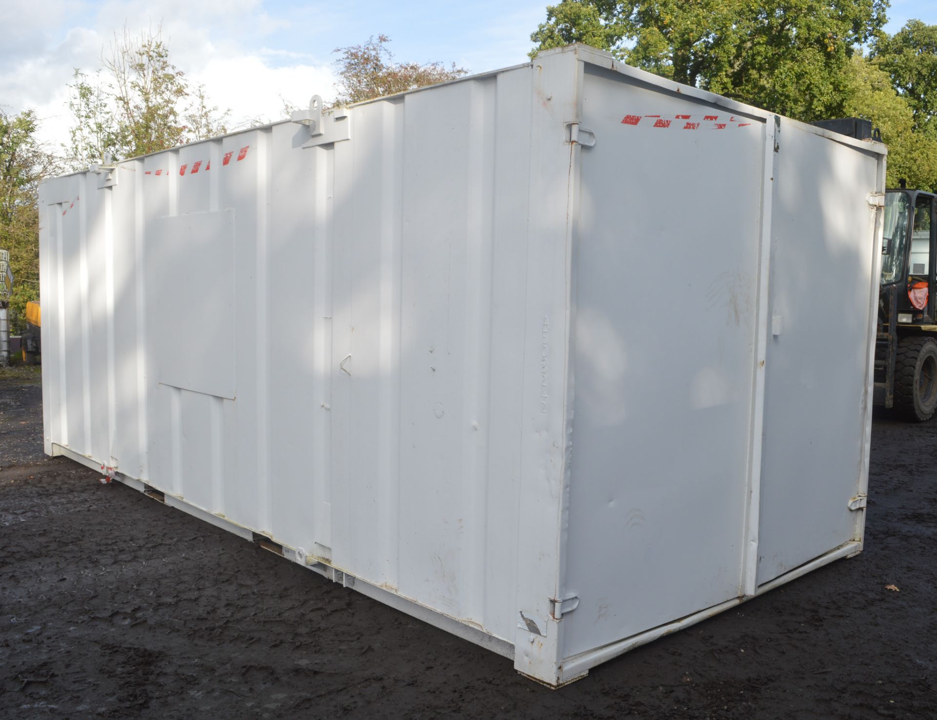 21 ft x 9 ft steel anti vandal shipping container  c/w keys in office  A508242 - Bild 4 aus 6
