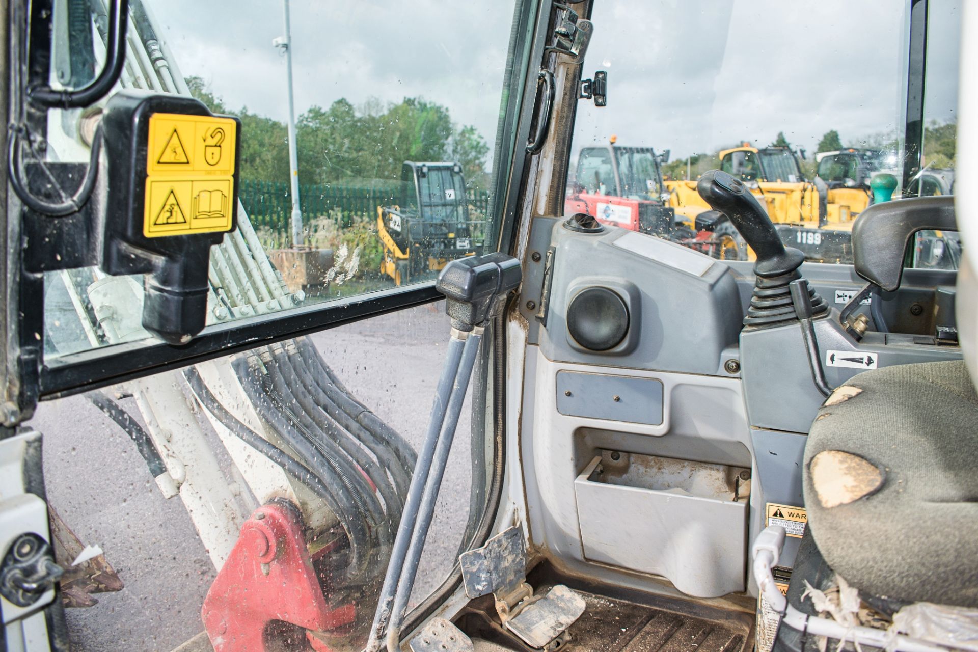 Takeuchi TB228 2.8 tonne rubber tracked mini excavator Year: 2012 S/N: 122801768 Recorded Hours: Not - Image 18 of 18