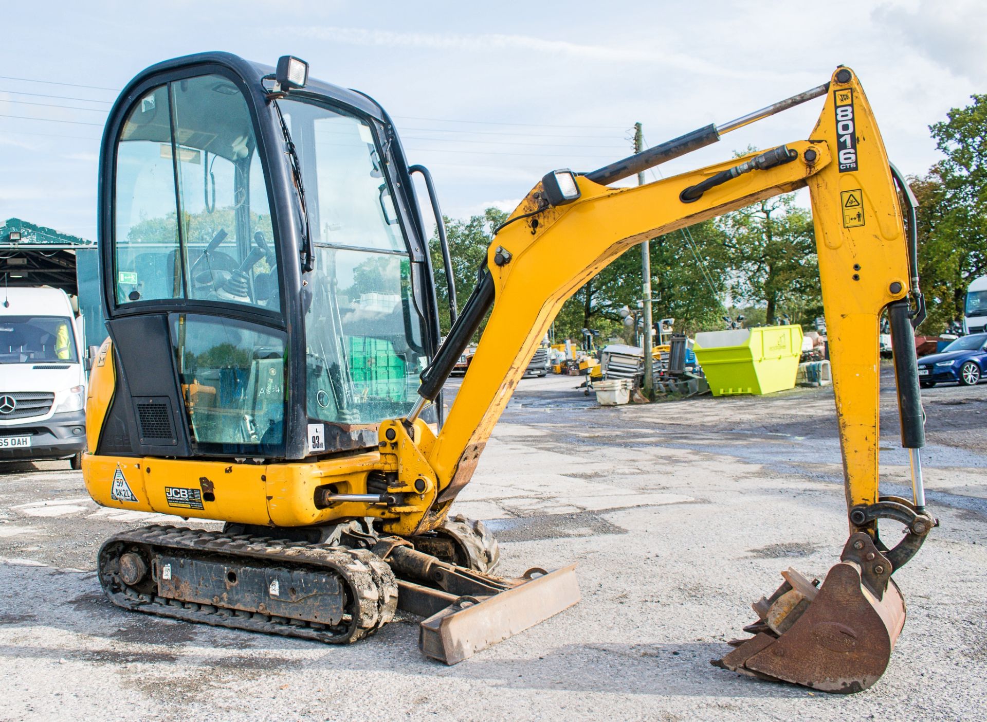 JCB 801.6 1.5 tonne rubber tracked mini excavator Year: 2014 S/N: 2071579 Recorded Hours: 1935 - Image 2 of 17