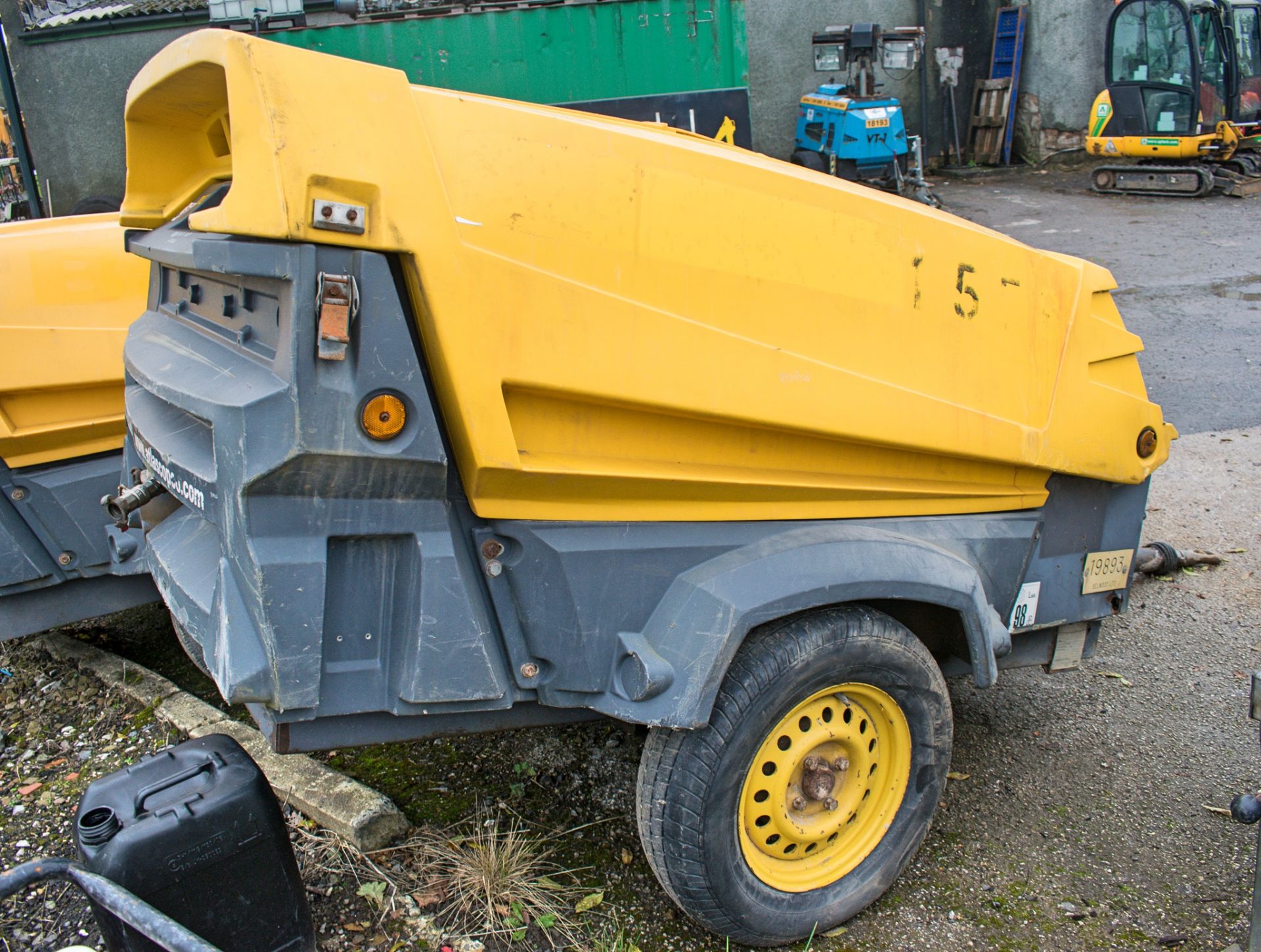 ATLAS COPCO XAS67 diesel driven mobile air compressor Year: 2008 S/N: 80711507 Recorded hours: - Image 2 of 4