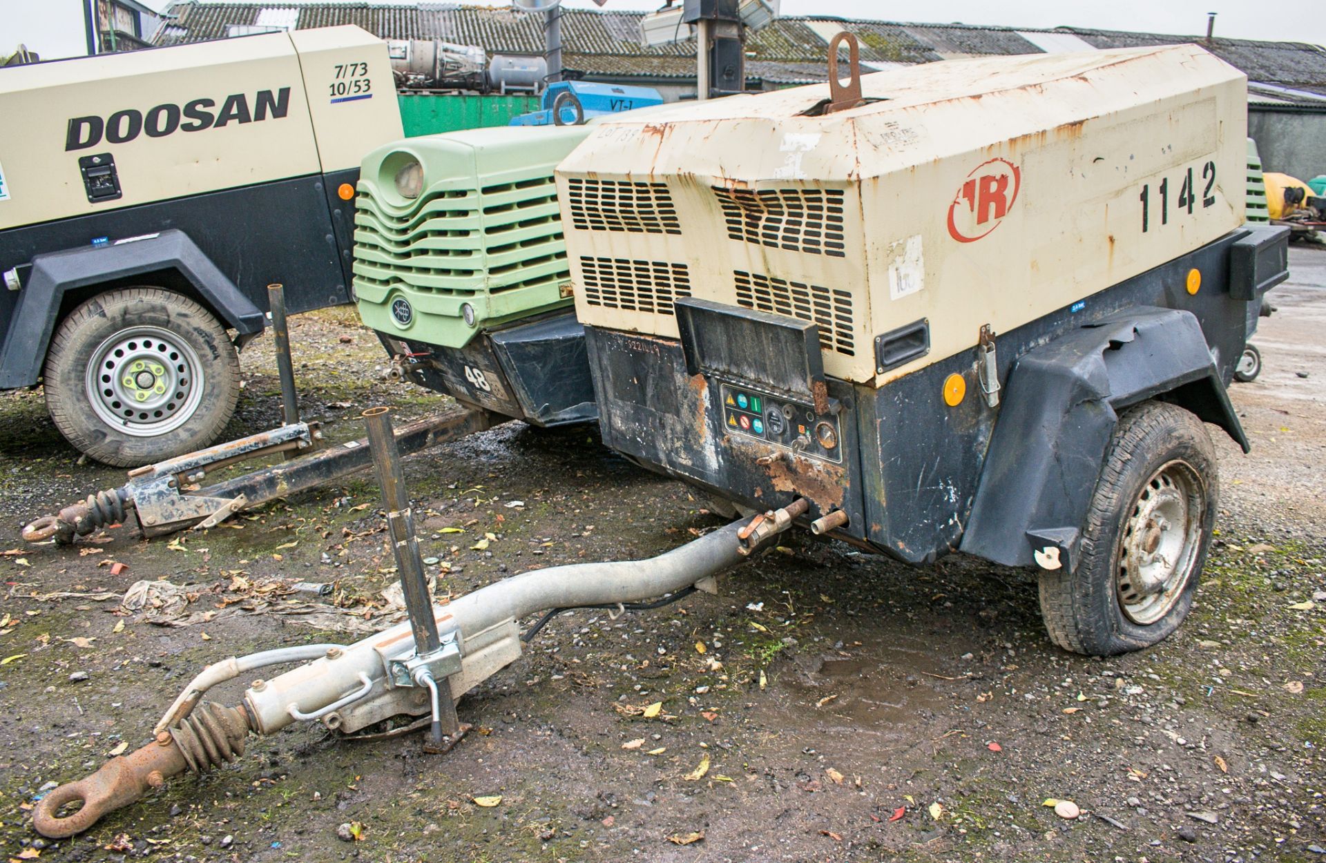 INGERSOLL RAND 726 diesel driven mobile air compressor Year: 2002 S/N: 221449 Recorded hours: 778