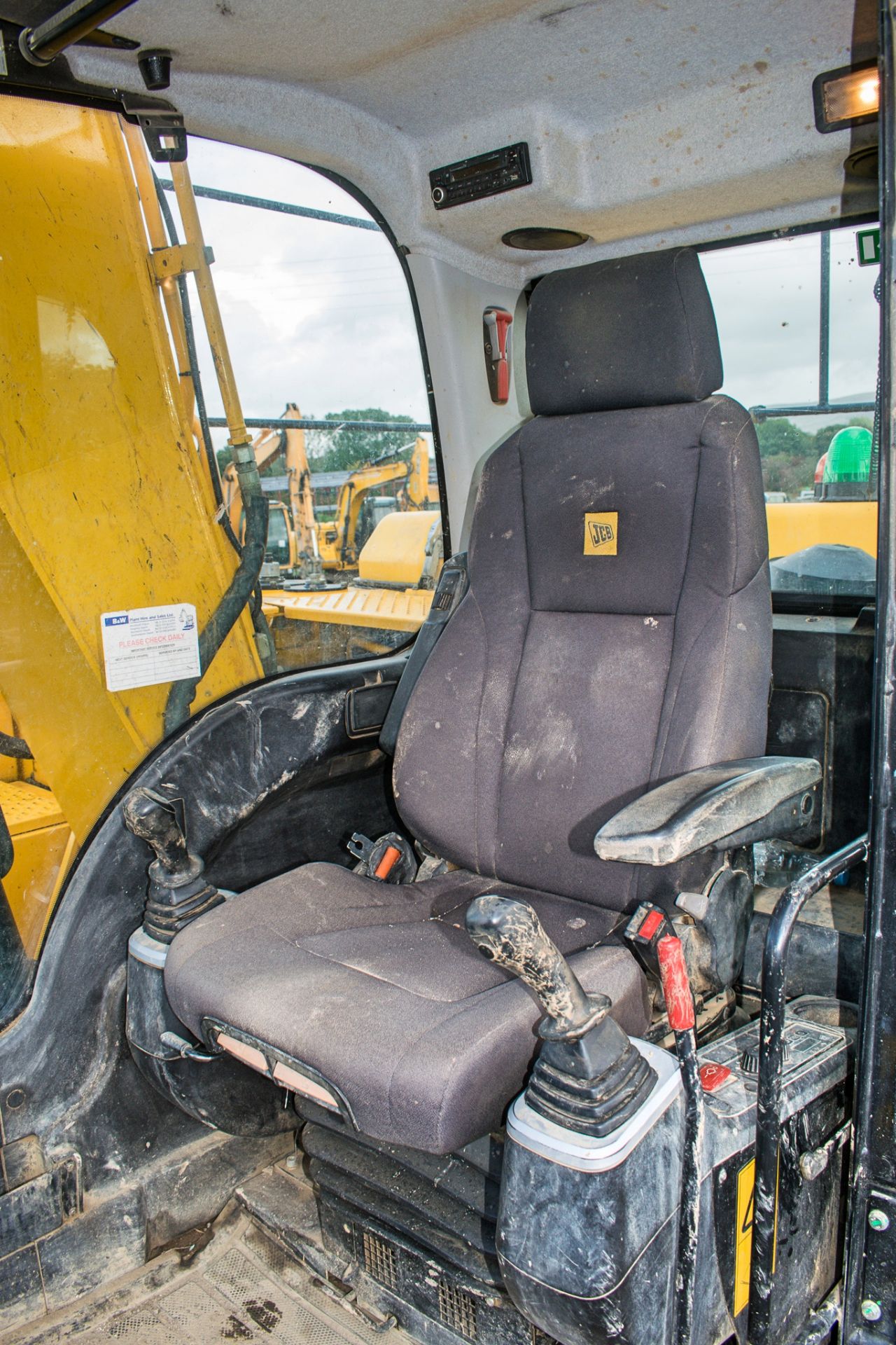 JCB JS130 LC 14 tonne steel tracked excavator Year: 2015 S/N: 2134749 Recorded Hours: 4658 auxillary - Image 20 of 22