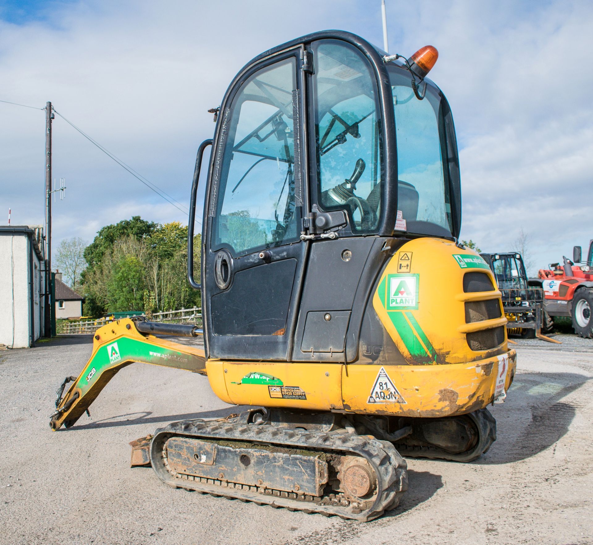 JCB 8018 1.8 tonne rubber tracked mini excavator  Year: 2017 S/N: 2545073 c/w expanding tracks and - Image 3 of 17