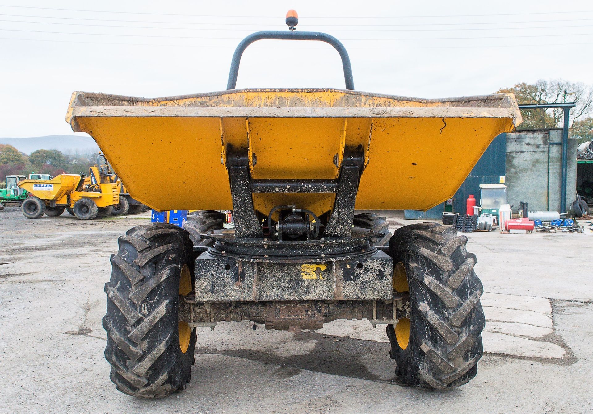 JCB 6 tonne swivel skip dumper Year: 2015 S/N: EFFRL7343 Recorded Hours: 731 ** Starts, runs, tips & - Image 5 of 18