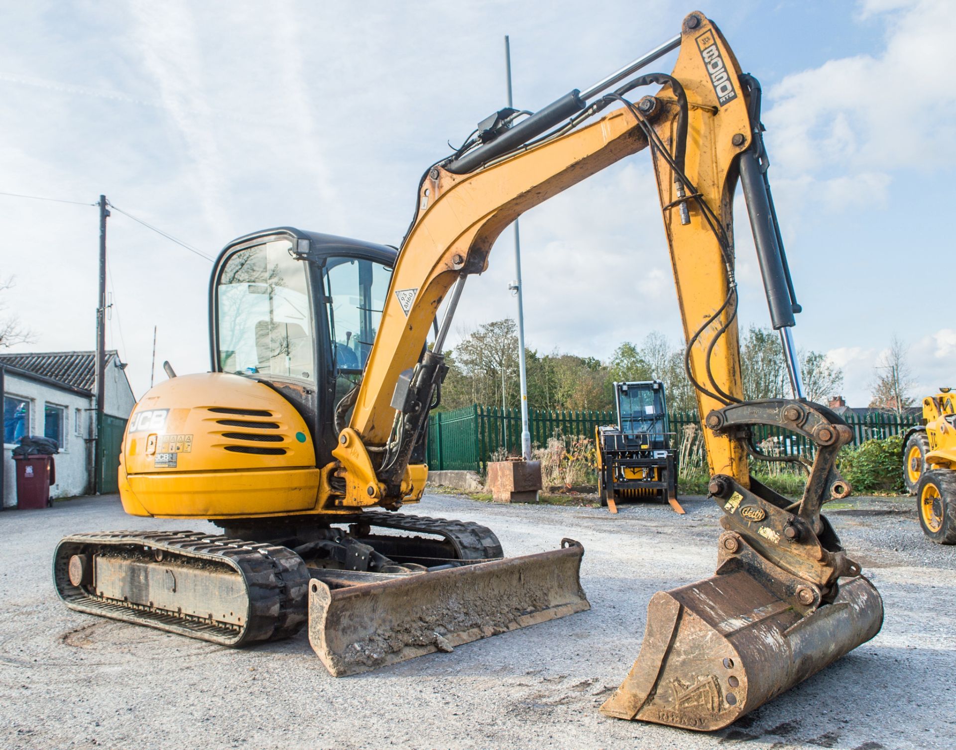 JCB 8050 RTS 5 tonne rubber tracked midi excavator Year: 2013 S/N: 1741865 Recorded Hours: 2397 - Image 2 of 23