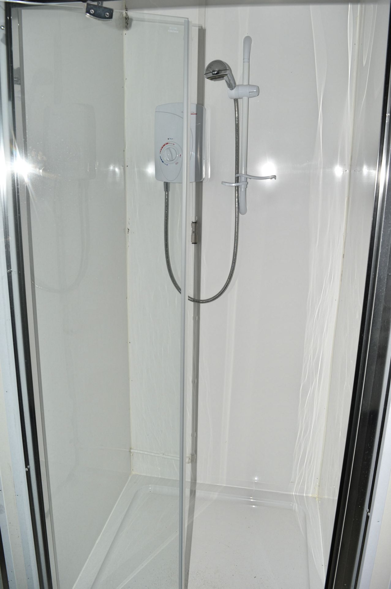 32 ft x 10 ft jack leg steel anti vandal toilet and shower block  Comprising of 2 rooms contaning; 3 - Image 8 of 17