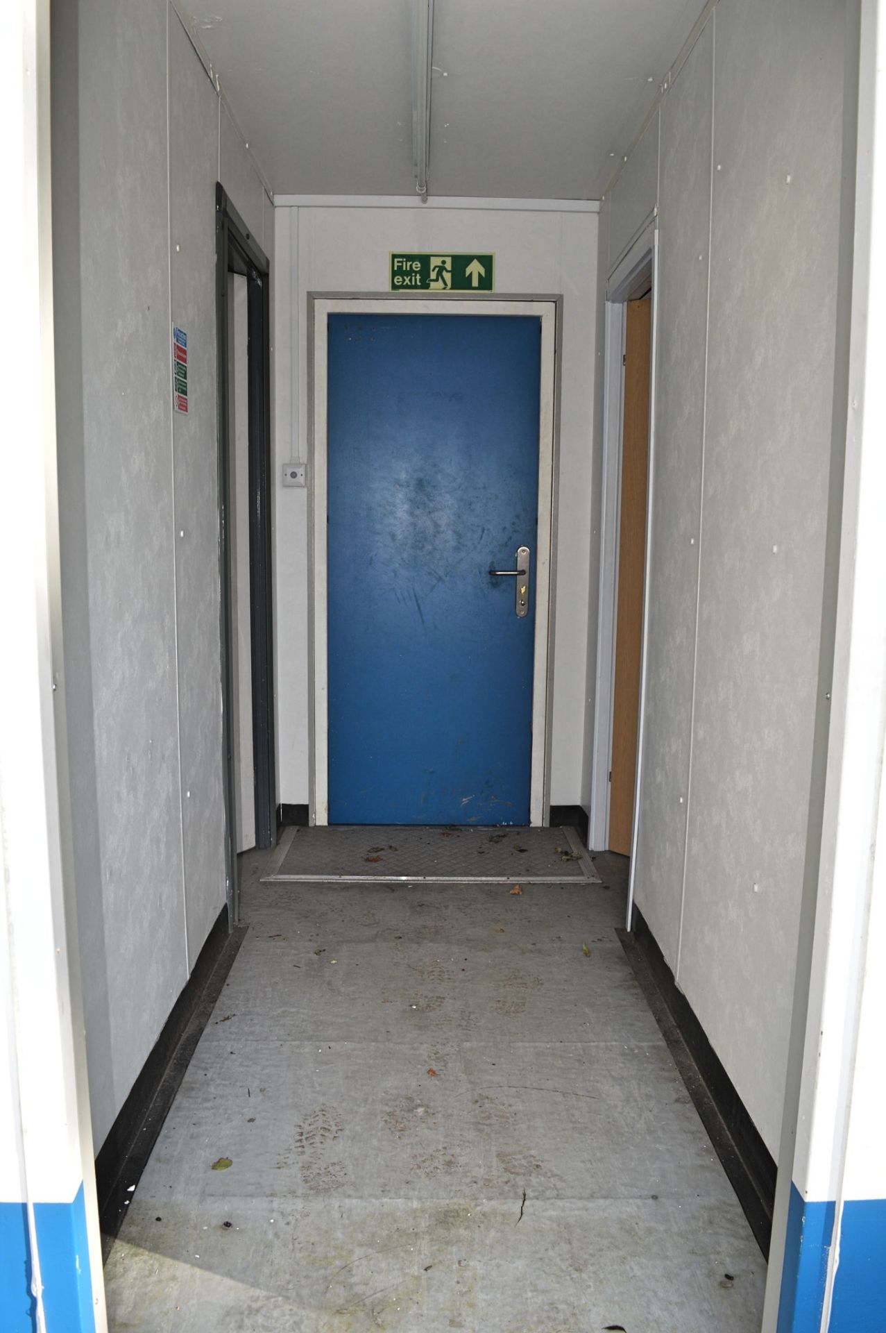 32 ft x 10 ft jack leg steel anti vandal toilet and shower block  Comprising of 2 rooms contaning; 3 - Image 5 of 17