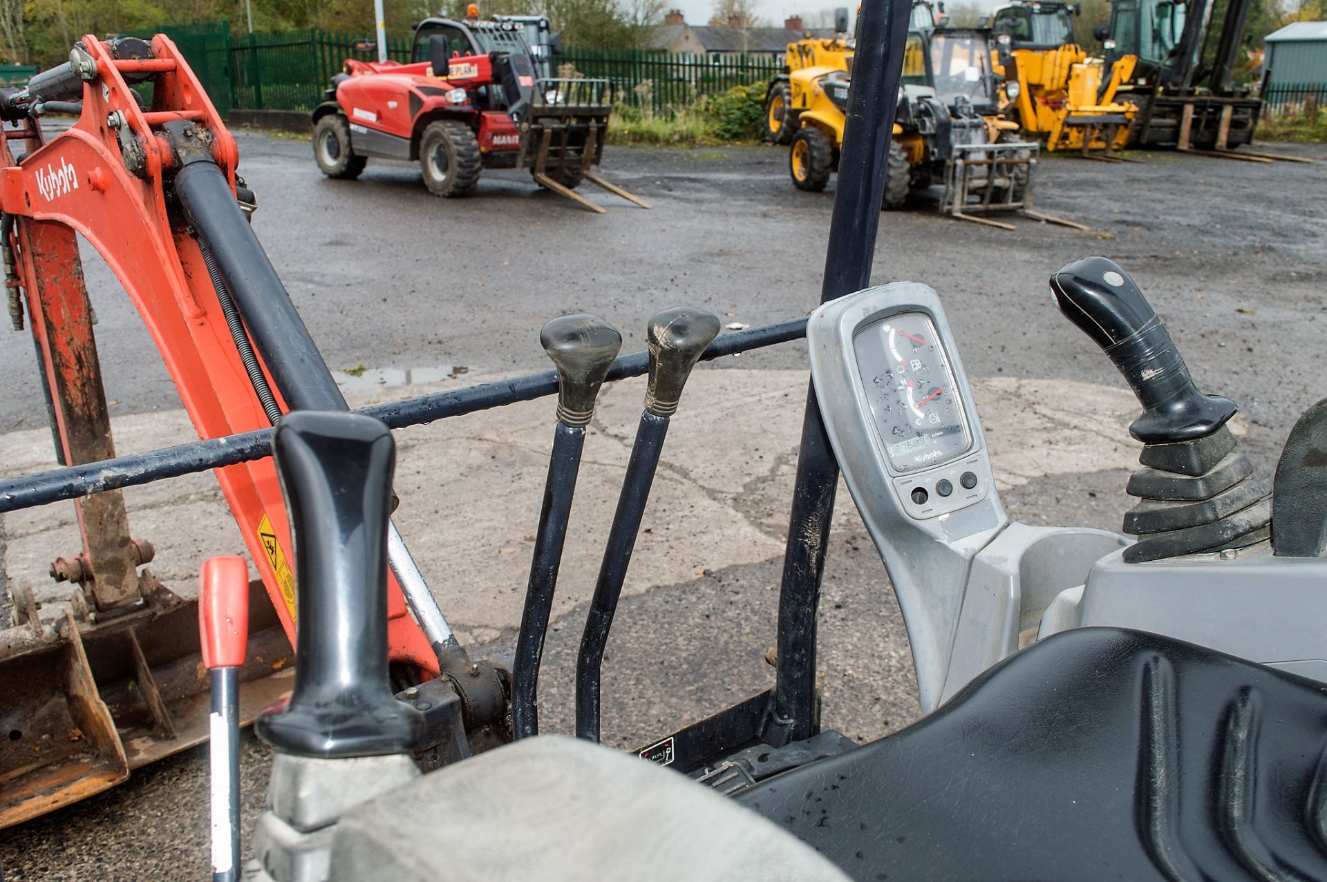 Kubota KX015-4 1.5 tonne rubber tracked mini excavator Year: 2011 S/N: 55607 Recorded Hours: 2768 - Image 18 of 20