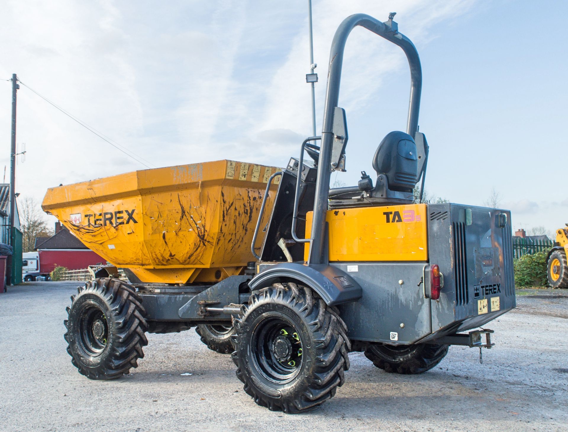 Terex TA3s 3 tonne swivel skip dumper Year: 2014 S/N: EE4PB5478 Recorded Hours: 911 A635102 - Image 3 of 20