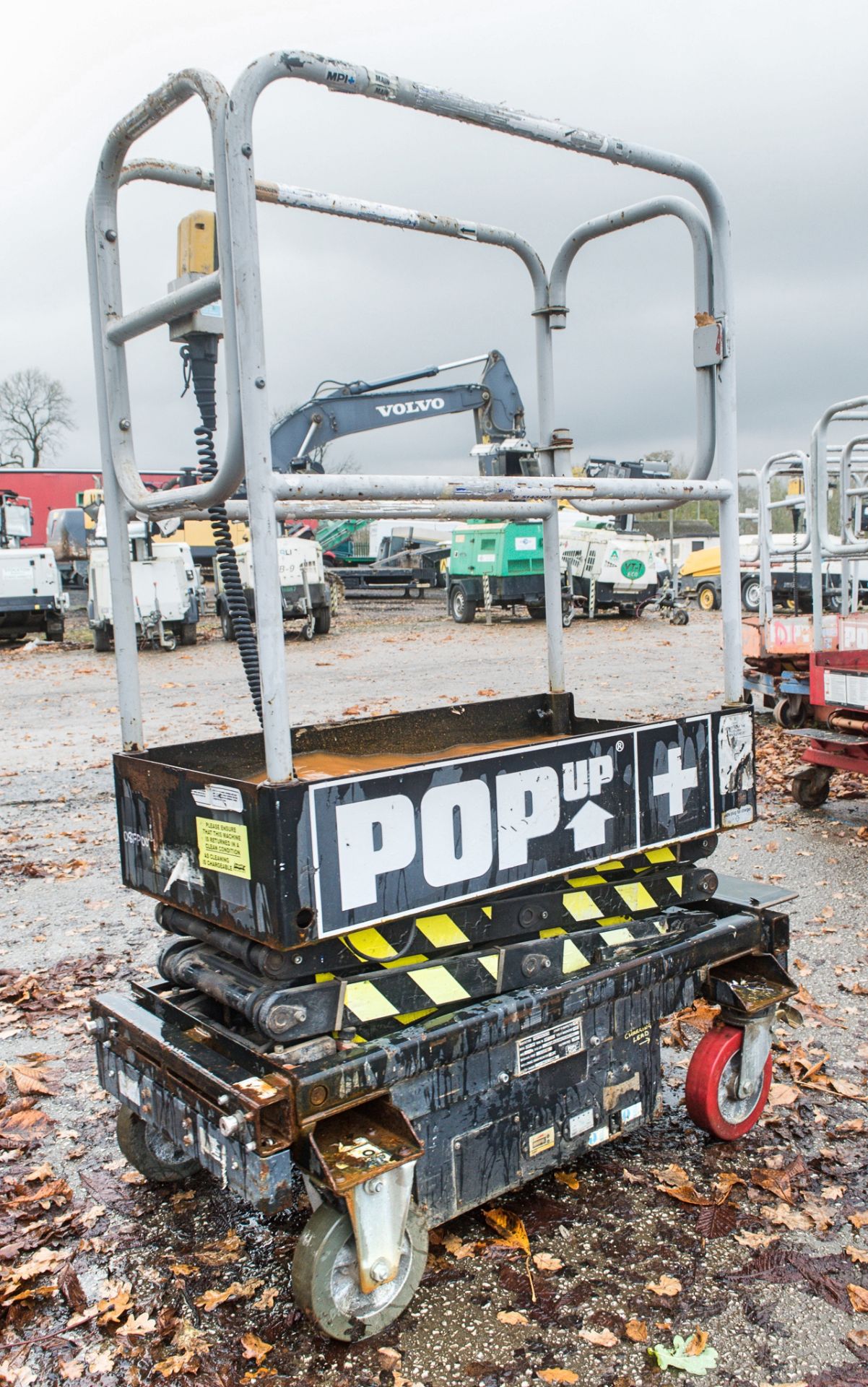 Pop Up Plus battery electric push along access platform 08FP0031