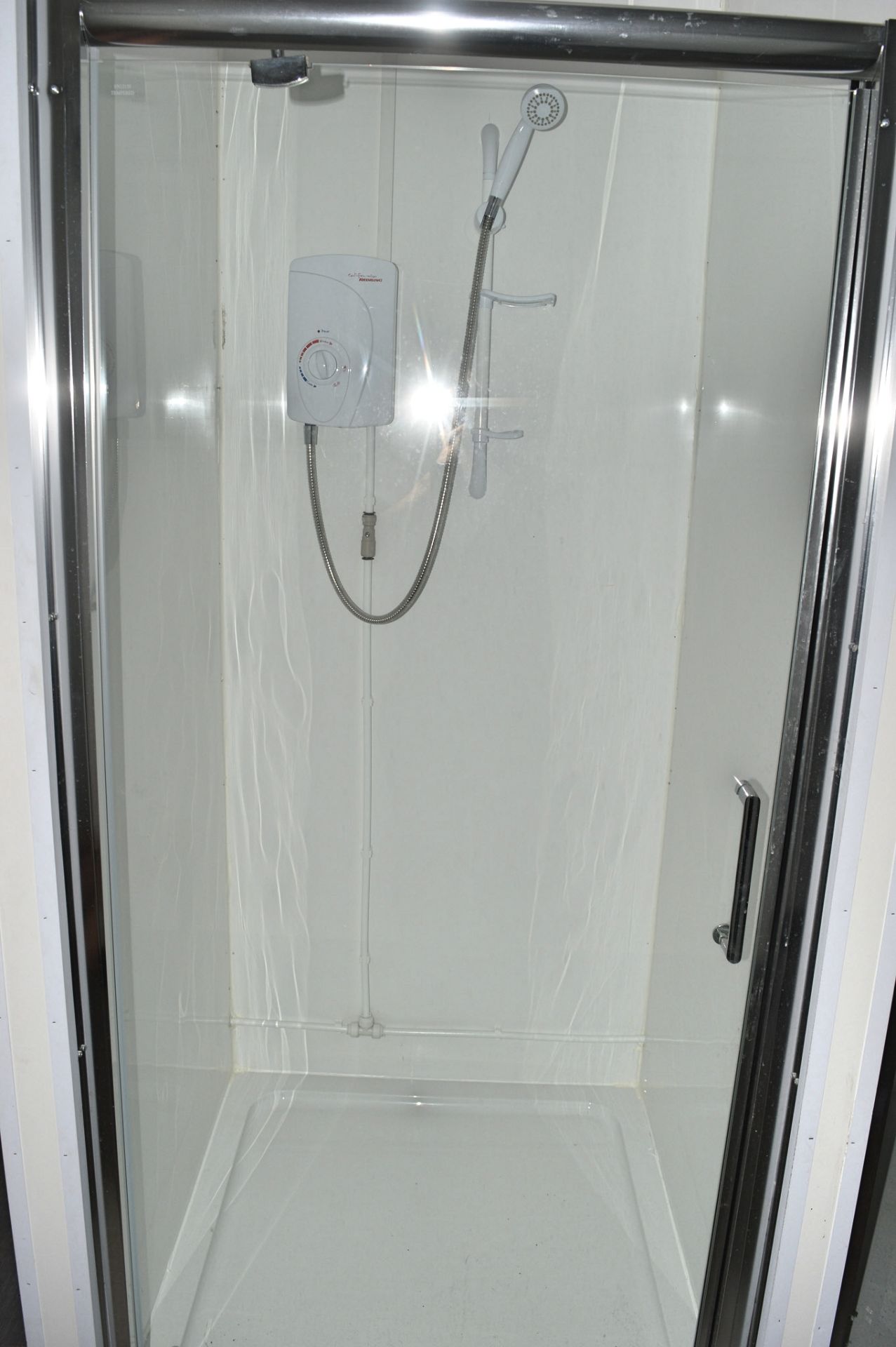 32 ft x 10 ft jack leg steel anti vandal toilet and shower block  Comprising of 2 rooms contaning; 3 - Image 9 of 17