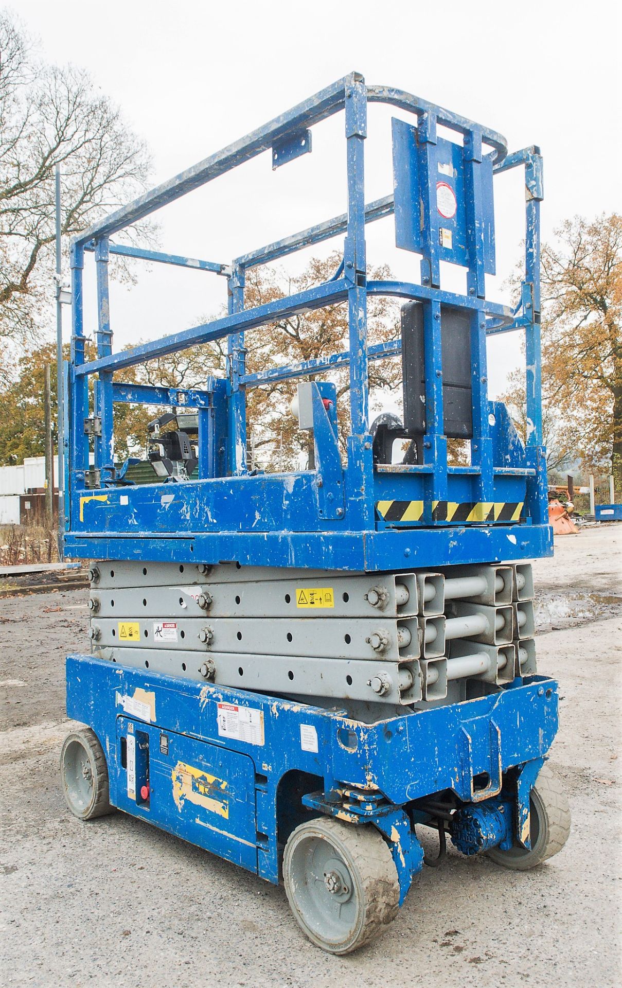 Genie GS1932 6 metre battery electric scissor lift access platform Year: 2004 S/N: 67873 Recorded