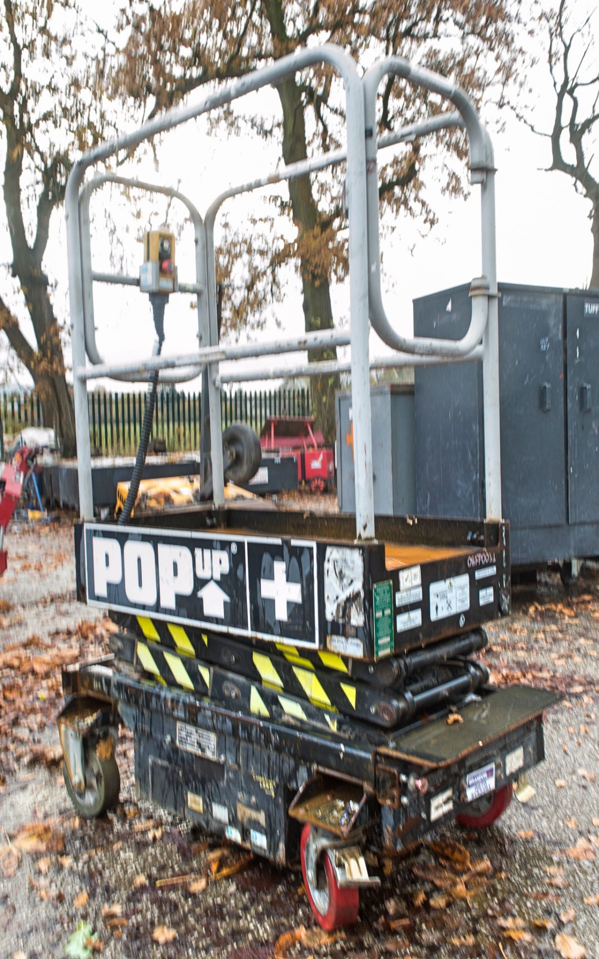 Pop Up Plus battery electric push along access platform 08FP0031 - Image 2 of 4