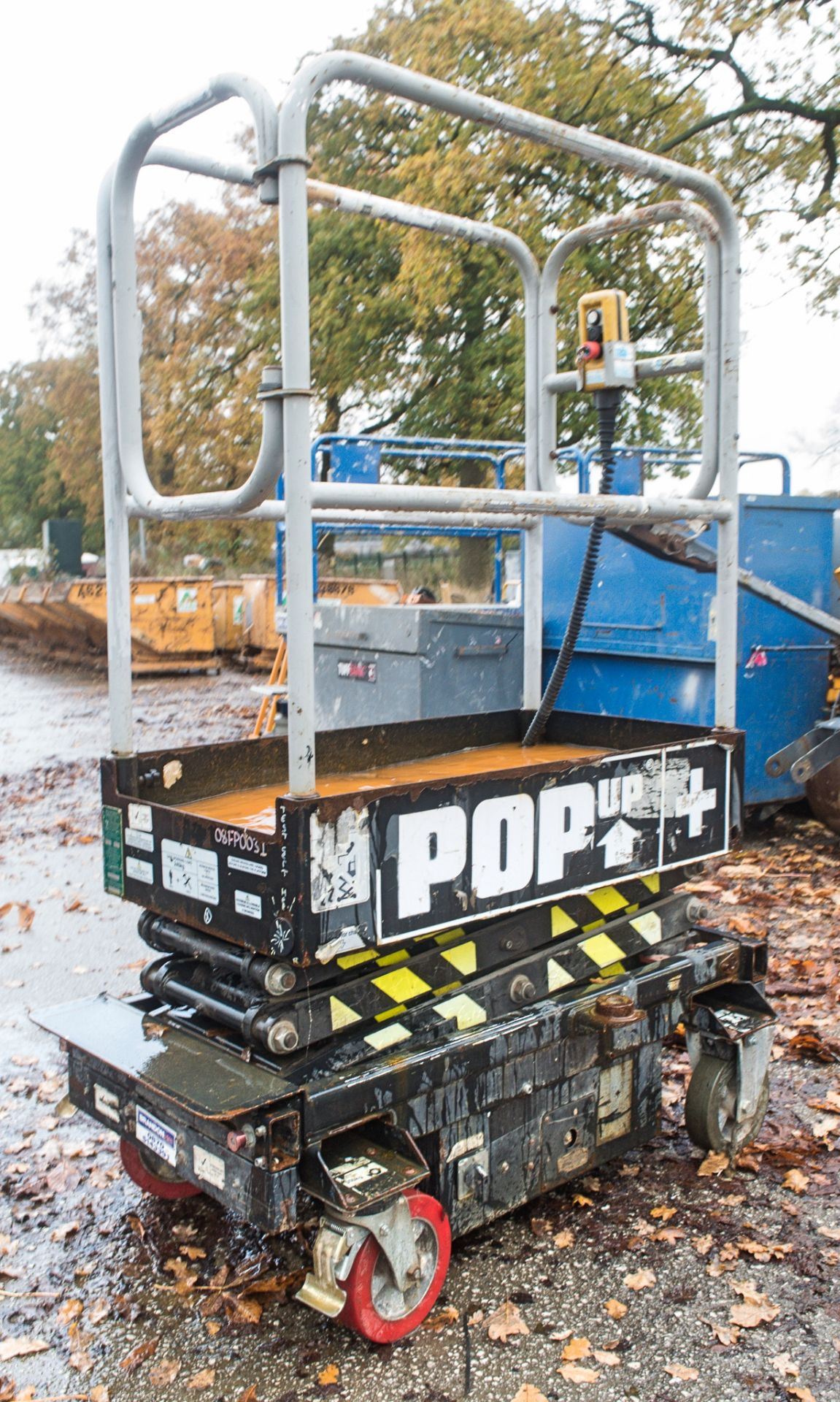 Pop Up Plus battery electric push along access platform 08FP0031 - Image 3 of 4