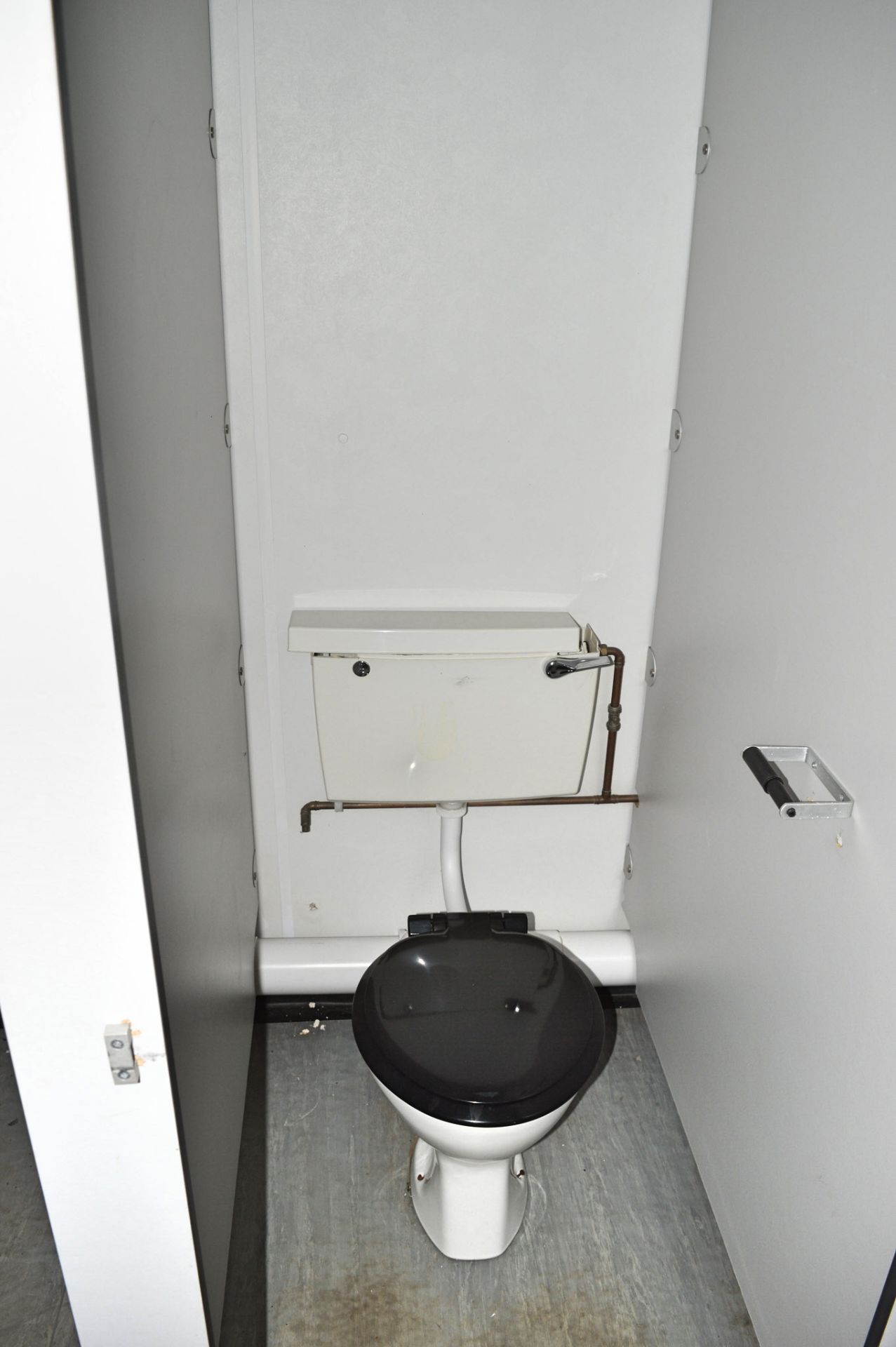 32 ft x 10 ft jack leg steel anti vandal toilet and shower block  Comprising of 2 rooms contaning; 3 - Image 15 of 17
