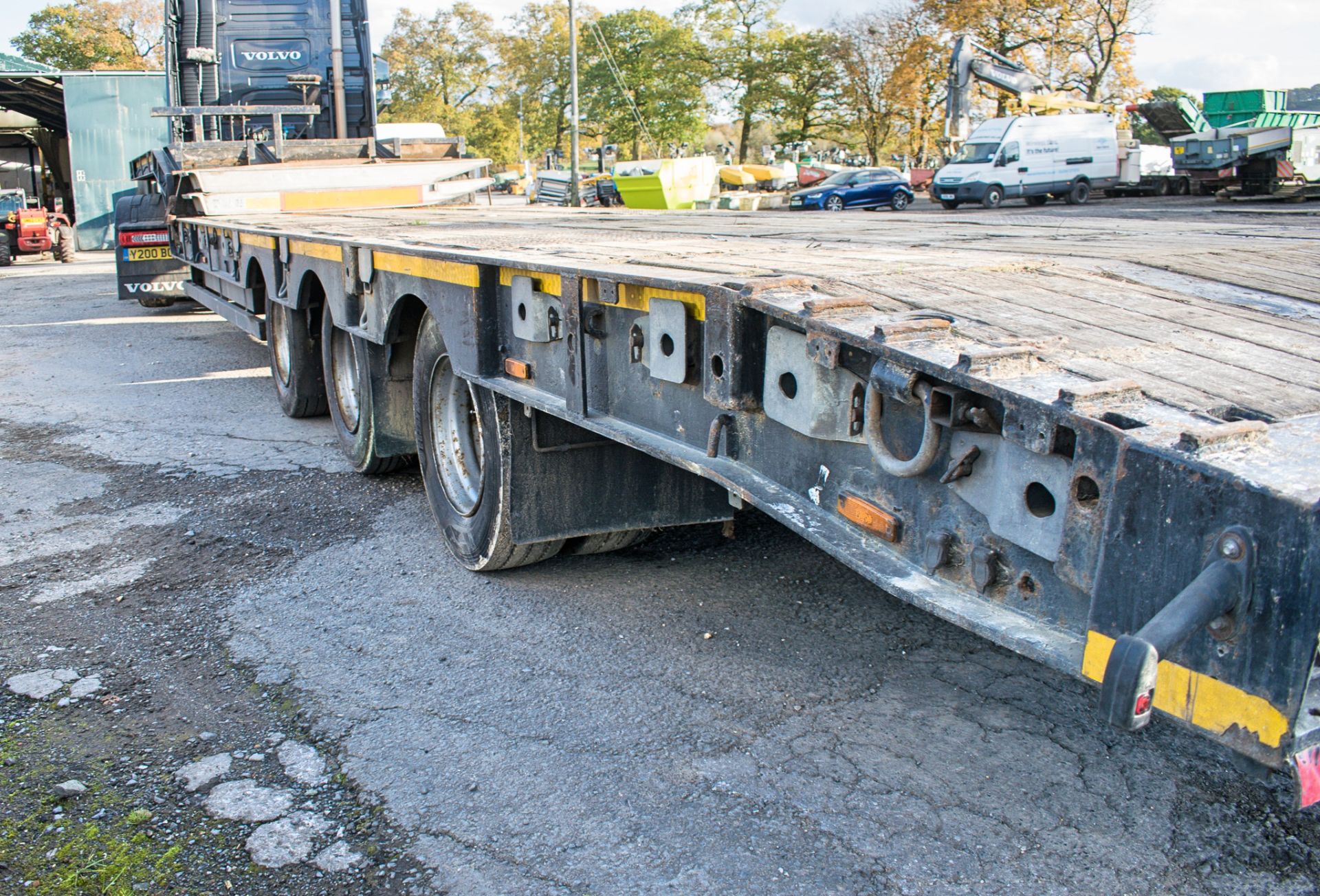 MAC Trailers 13.6 metre step frame tri axle low loader trailer - Image 11 of 31