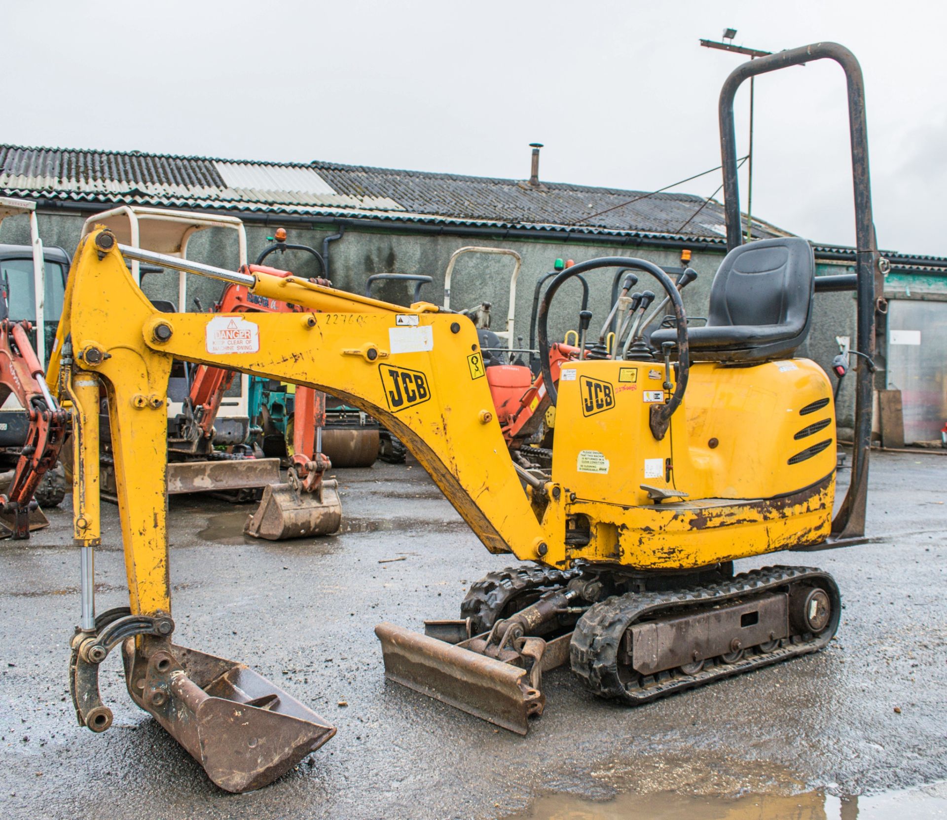 JCB 8008 0.8 tonne rubber tracked micro excavator Year: 2006 S/N: 1148840 Recorded Hours: 747 blade,