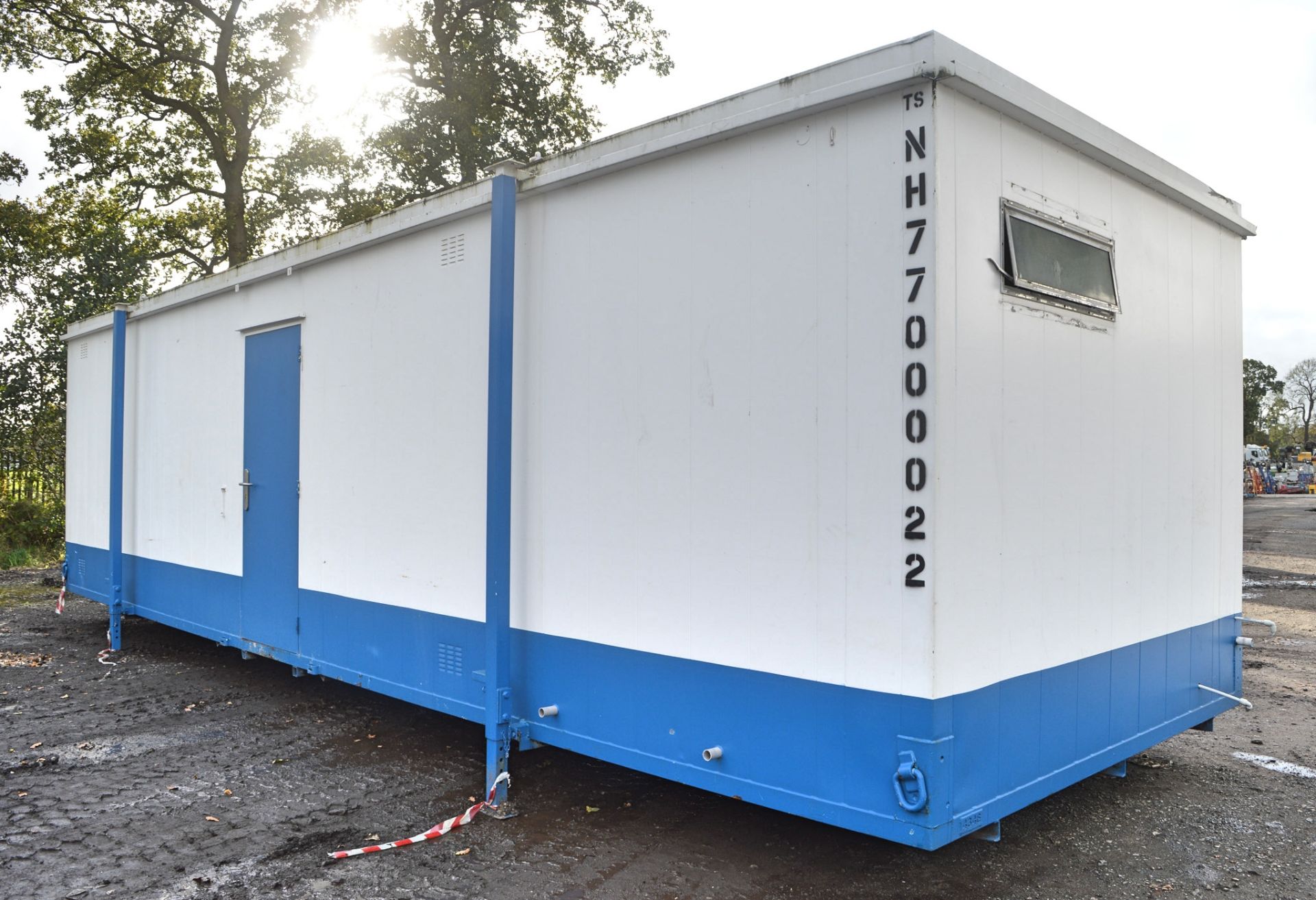 32 ft x 10 ft jack leg steel anti vandal toilet and shower block  Comprising of 2 rooms contaning; 3 - Image 2 of 17