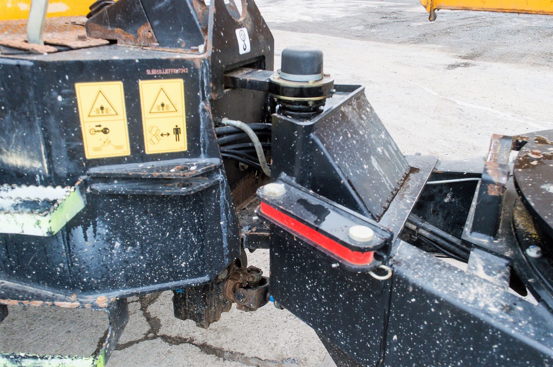 JCB 6 tonne swivel skip dumper Year: 2015 S/N: EFFRL7343 Recorded Hours: 731 ** Starts, runs, tips & - Image 13 of 18