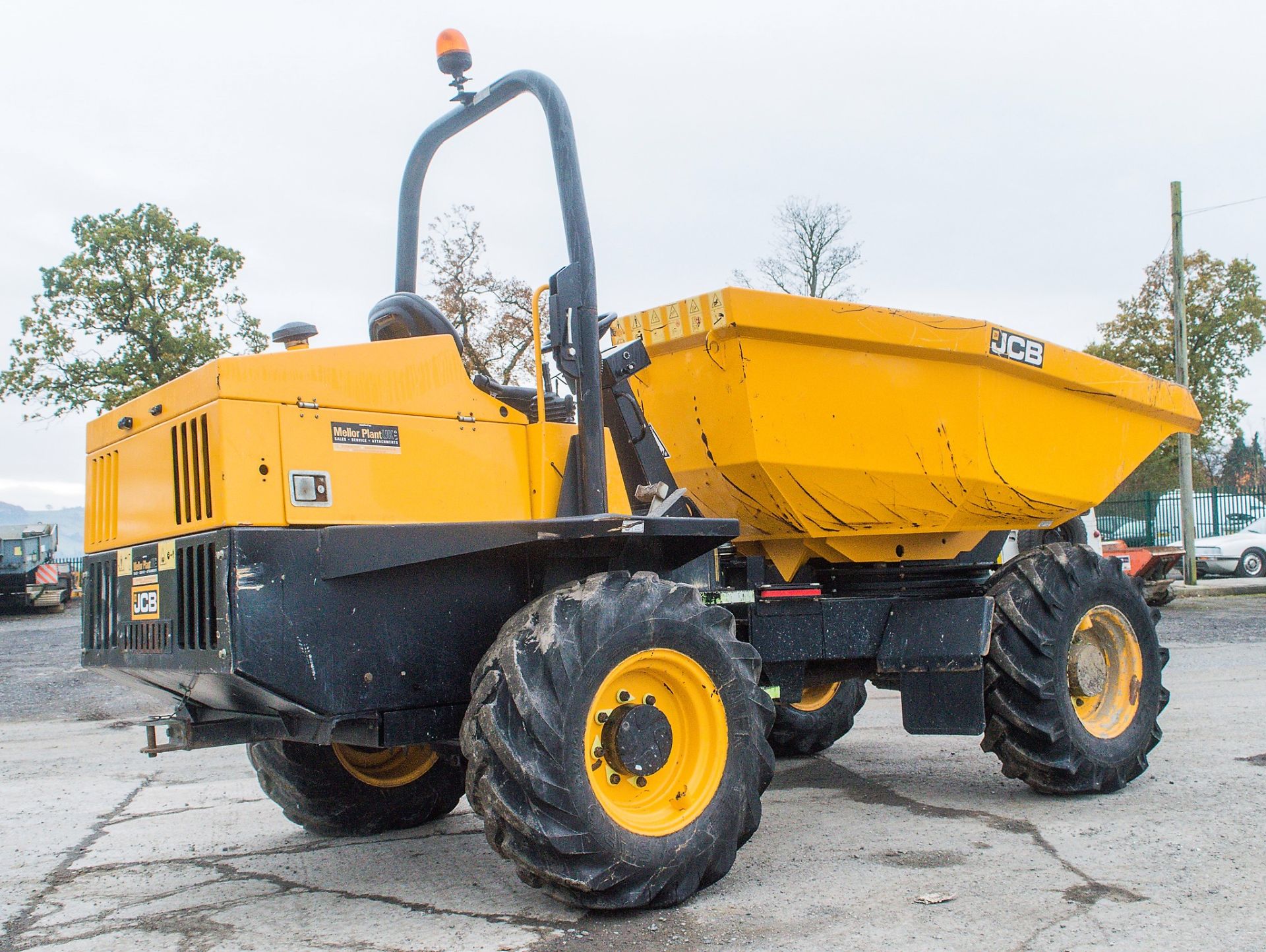 JCB 6 tonne swivel skip dumper Year: 2015 S/N: EFFRL7343 Recorded Hours: 731 ** Starts, runs, tips & - Image 4 of 18