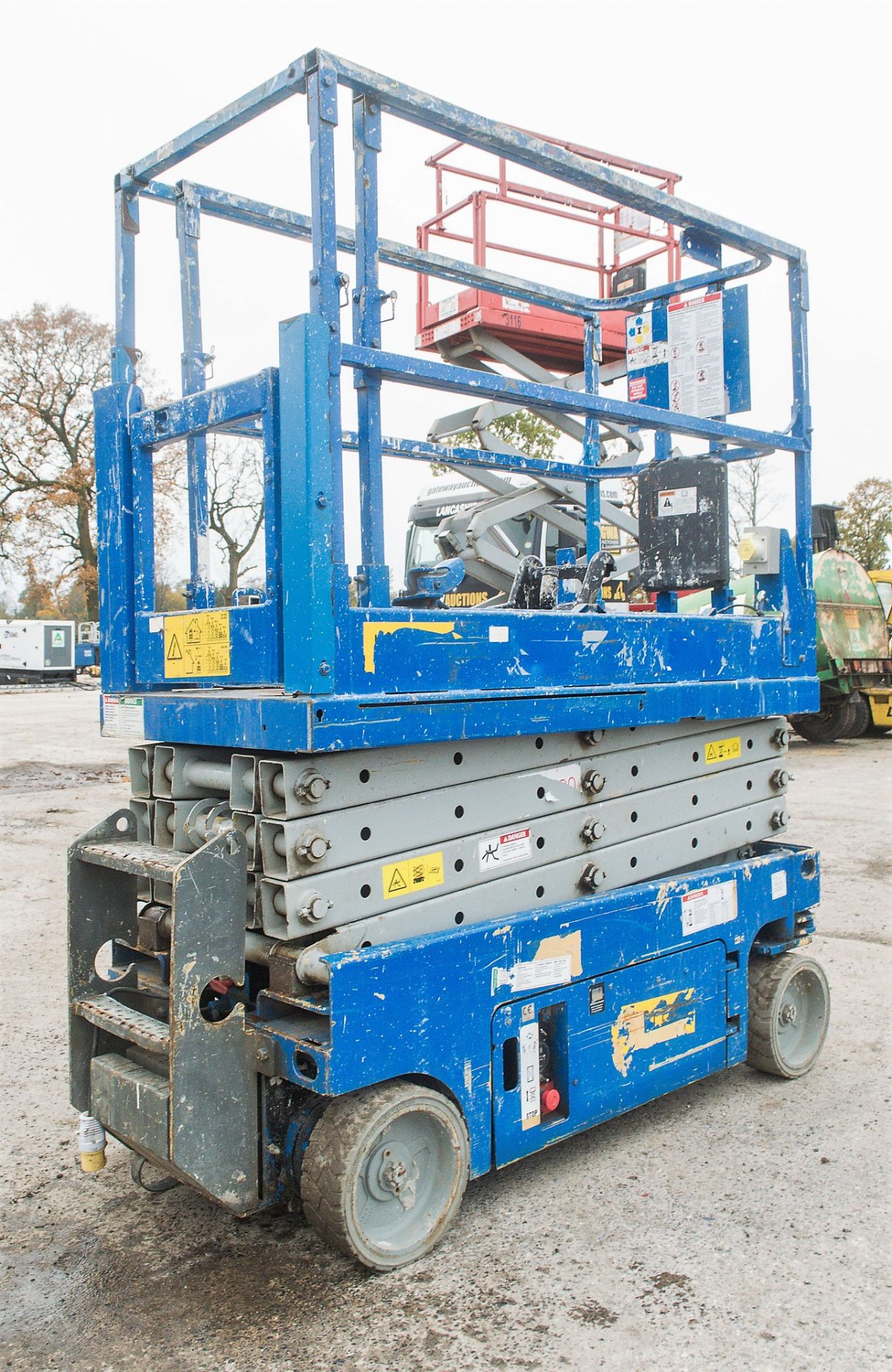 Genie GS1932 6 metre battery electric scissor lift access platform Year: 2004 S/N: 67873 Recorded - Image 2 of 9
