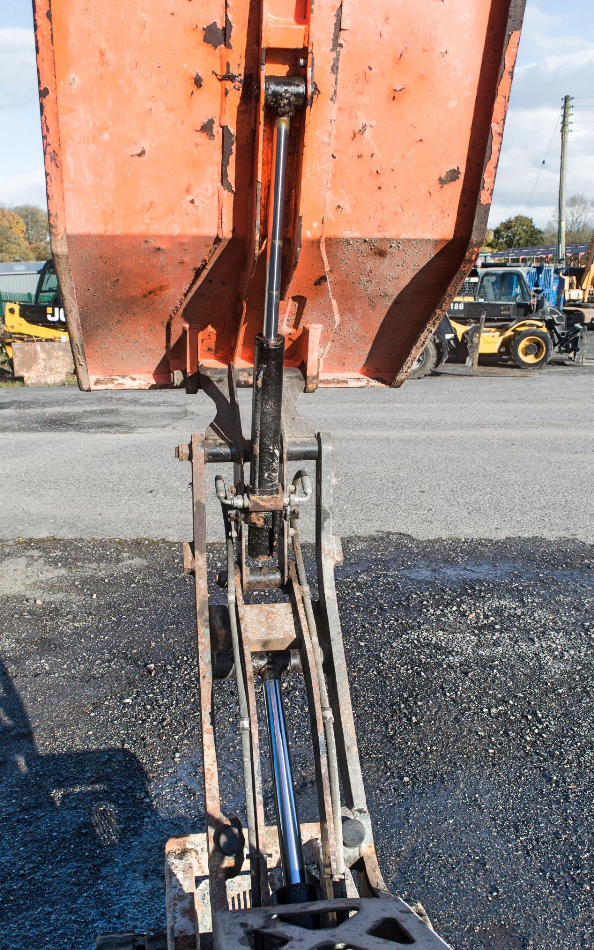 CORMIDI C6.50 TWHTD diesel driven walk behind high tip rubber tracked dumper Year: 2007 S/N: - Image 7 of 11