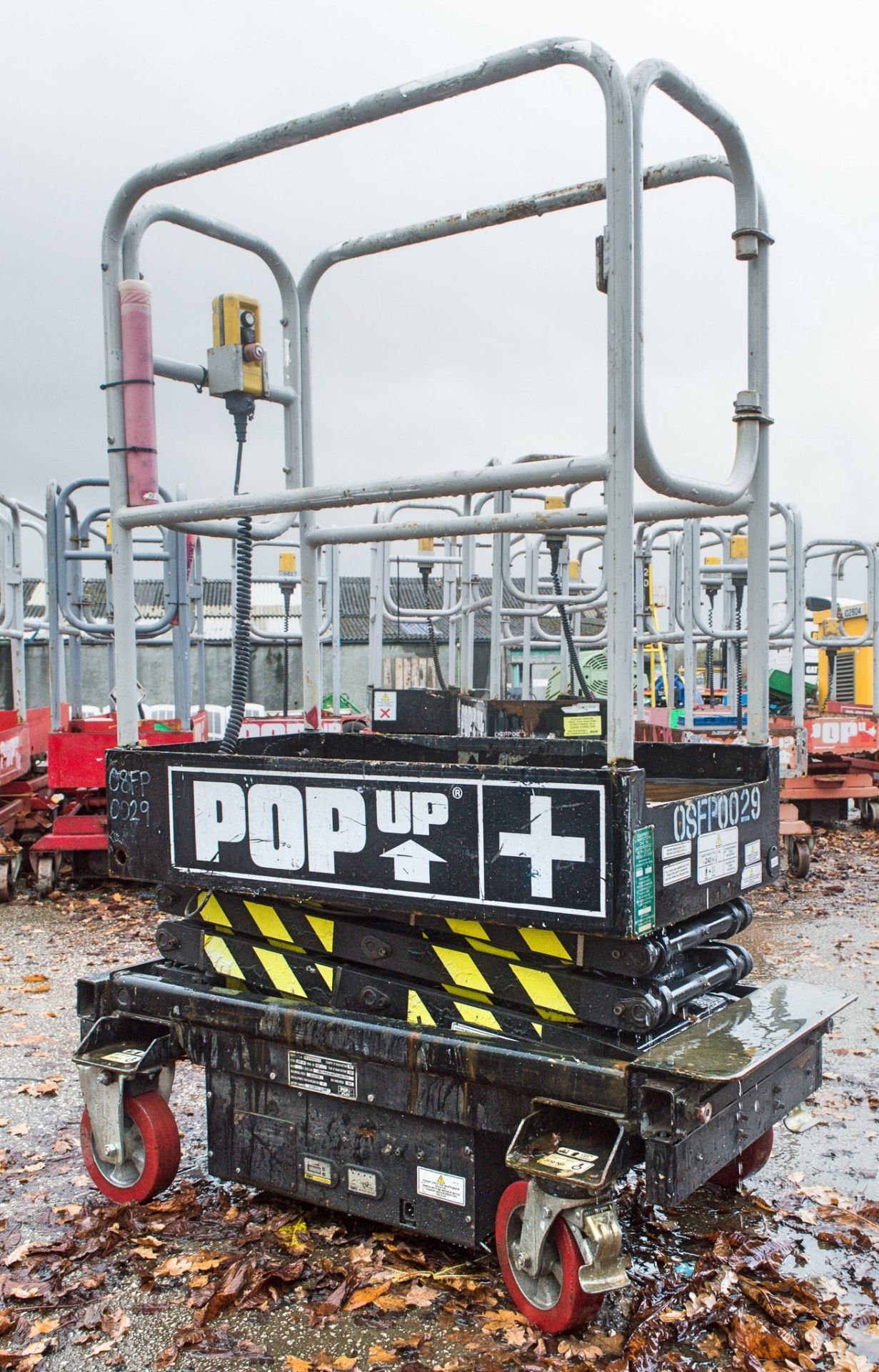 Pop Up Plus battery electric push along access platform 08FP0029 - Image 2 of 4