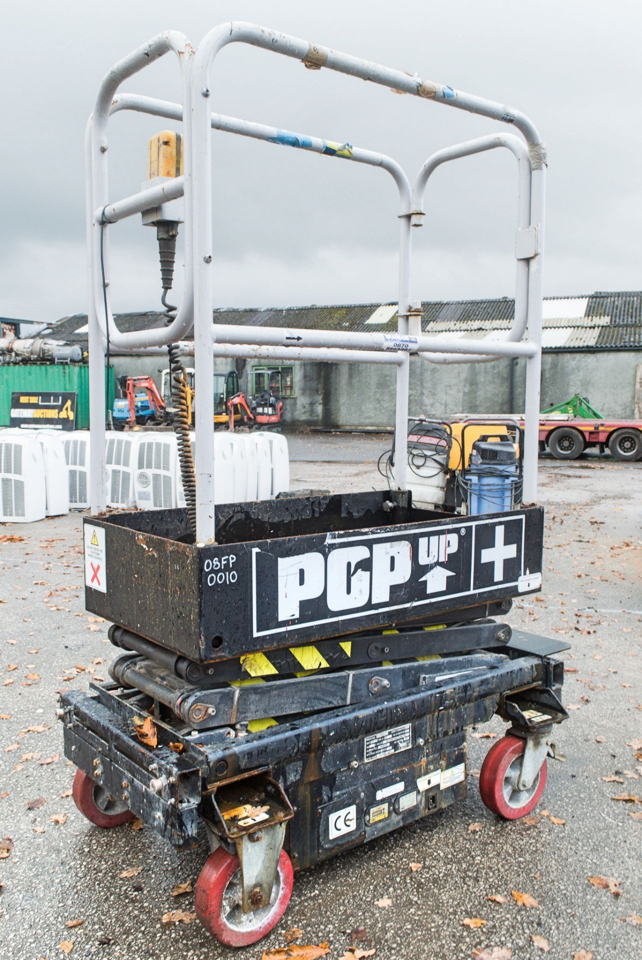 Pop Up Plus battery electric push along access platform 08FP0010 - Image 2 of 4