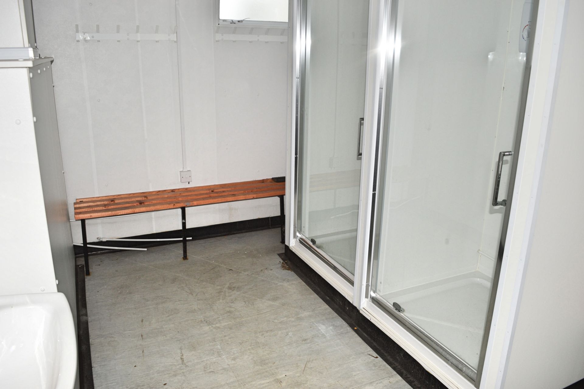 32 ft x 10 ft jack leg steel anti vandal toilet and shower block  Comprising of 2 rooms contaning; 3 - Image 7 of 17