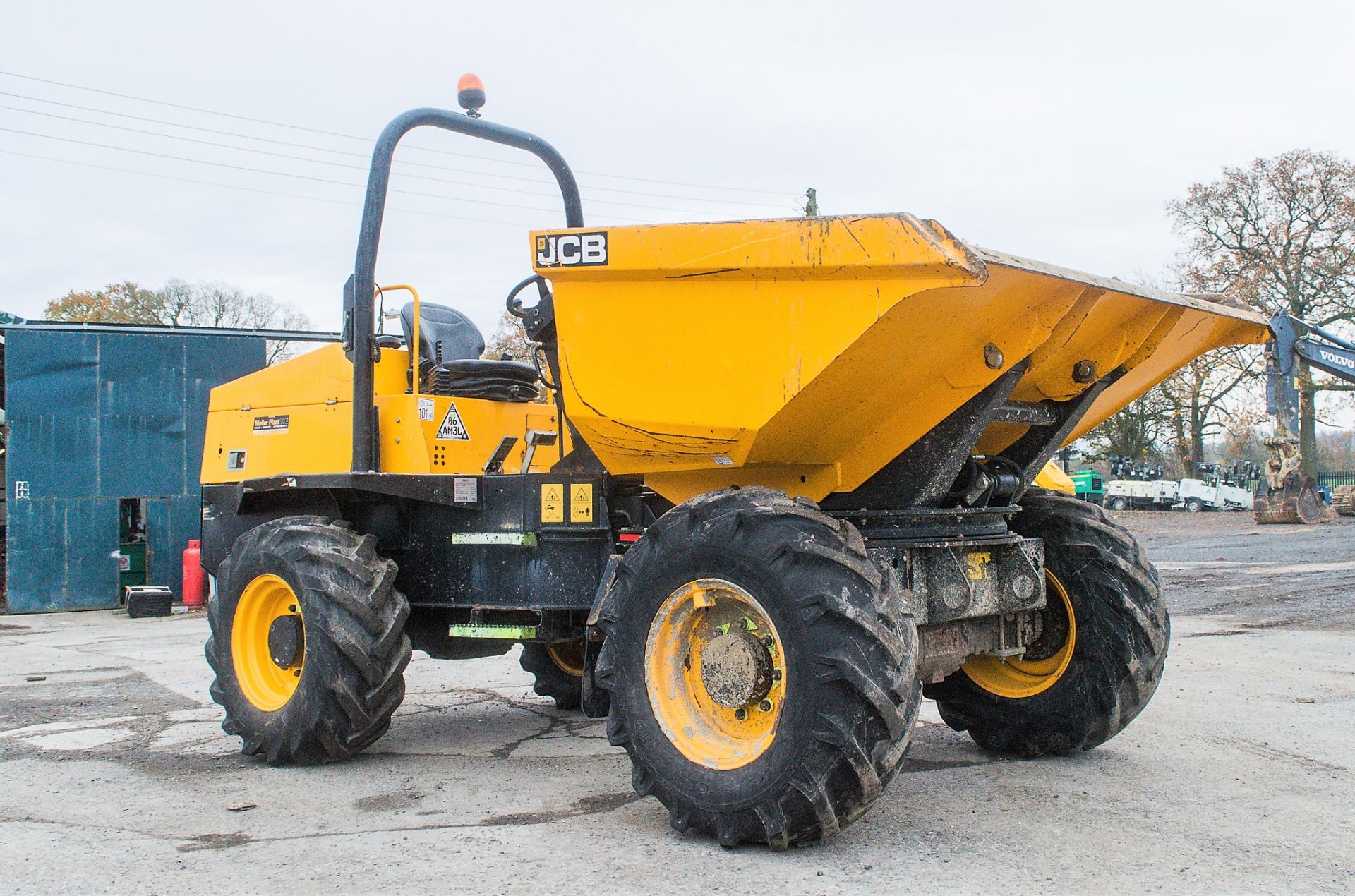 JCB 6 tonne swivel skip dumper Year: 2015 S/N: EFFRL7343 Recorded Hours: 731 ** Starts, runs, tips & - Image 2 of 18